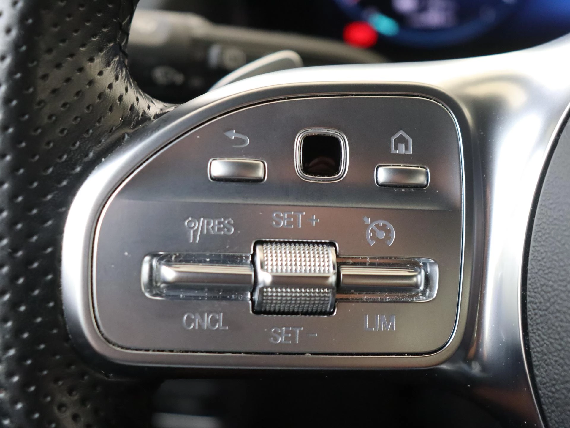 Mercedes-Benz-EQA-image-16