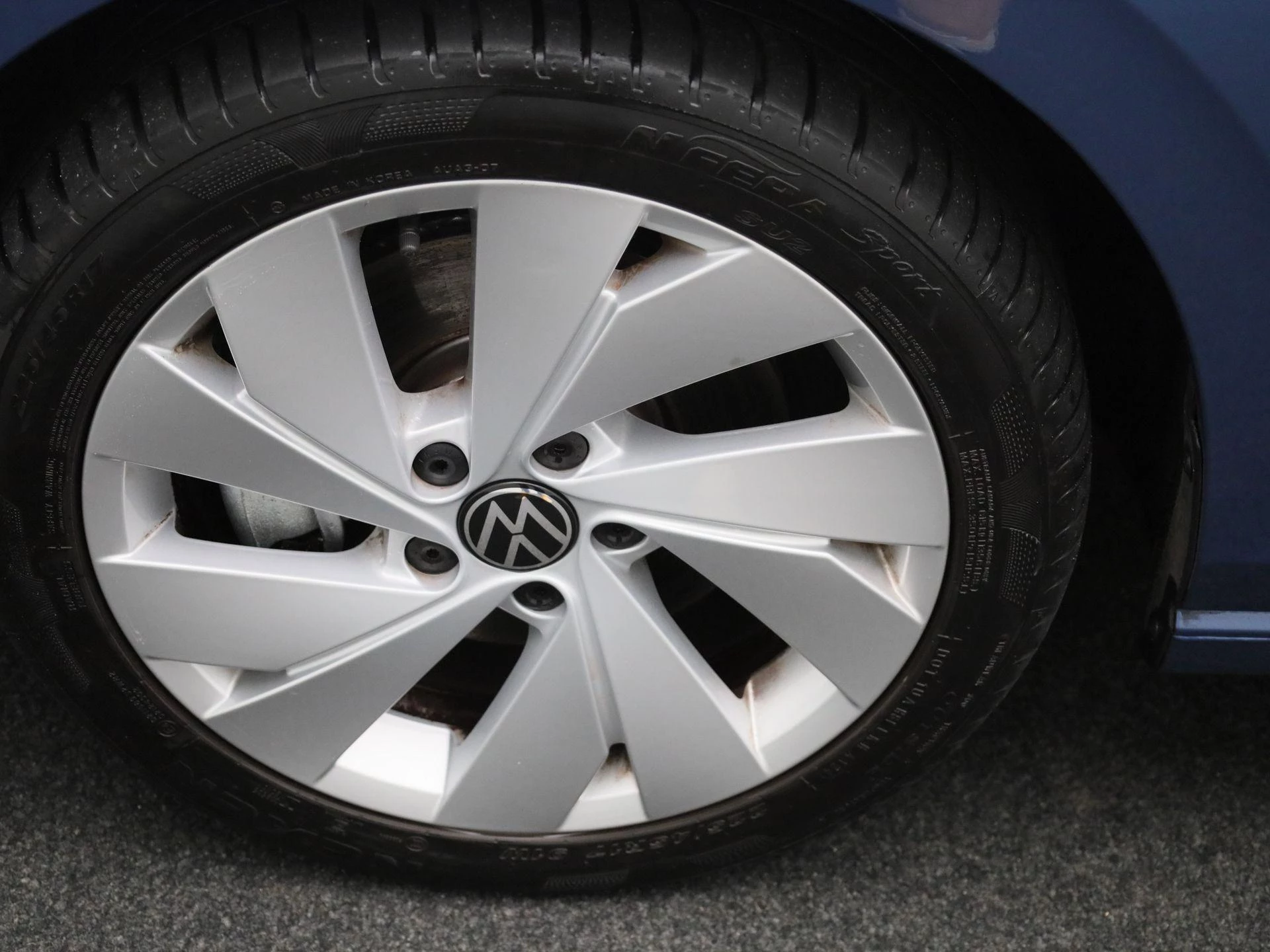 Volkswagen-Golf-image-14