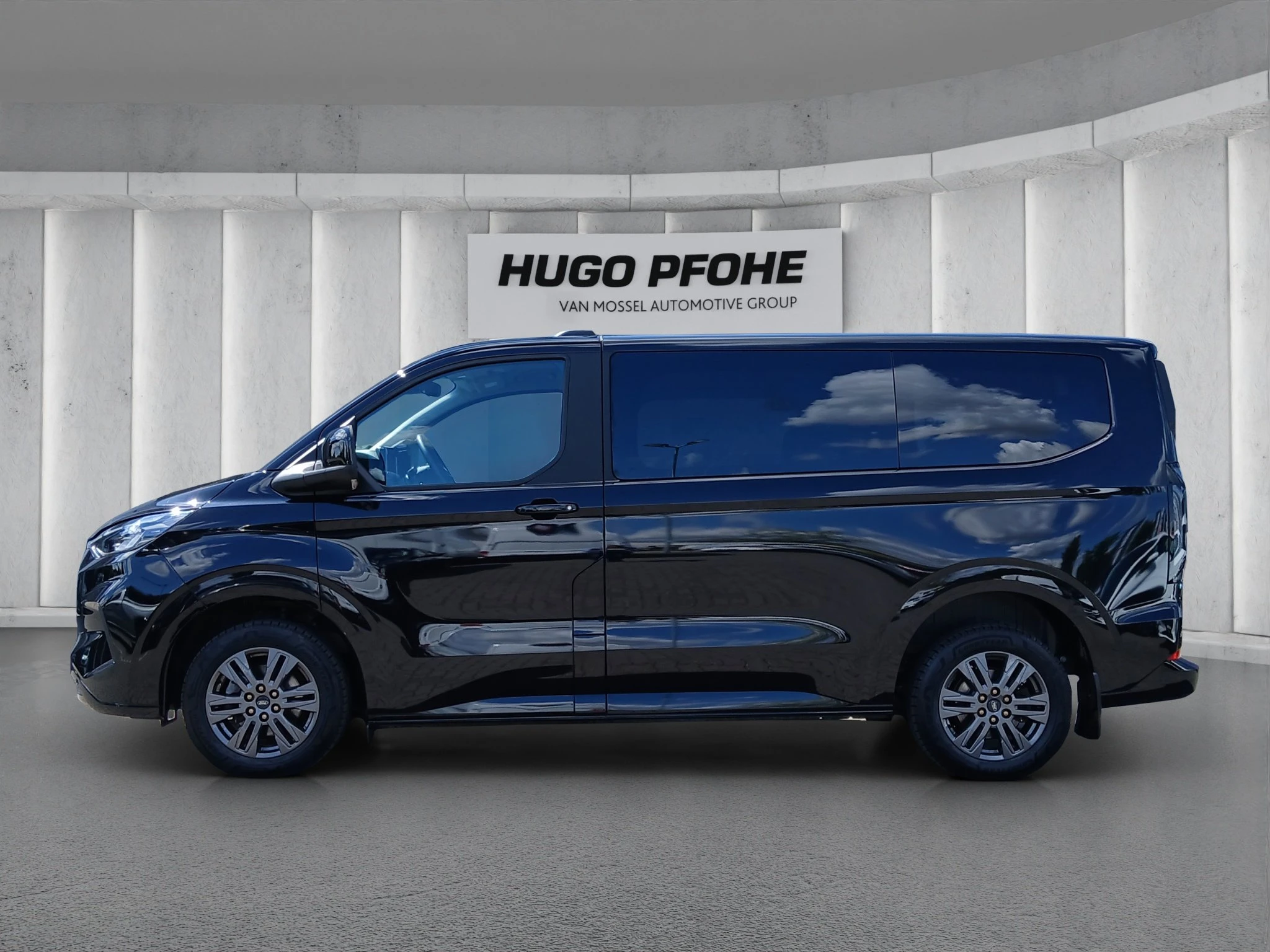 Ford-Tourneo Custom-image-1