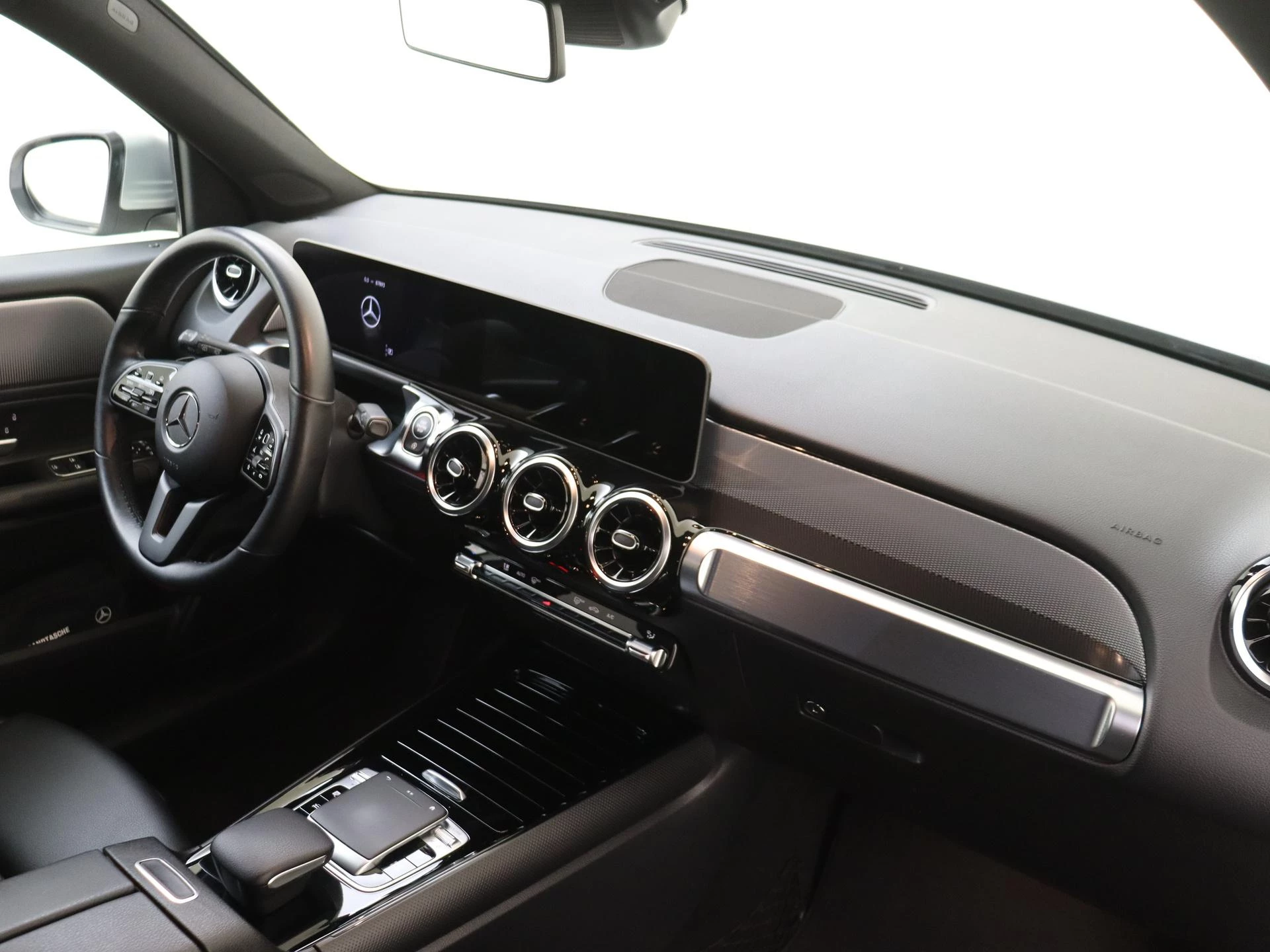 Mercedes-Benz-GLB-image-8