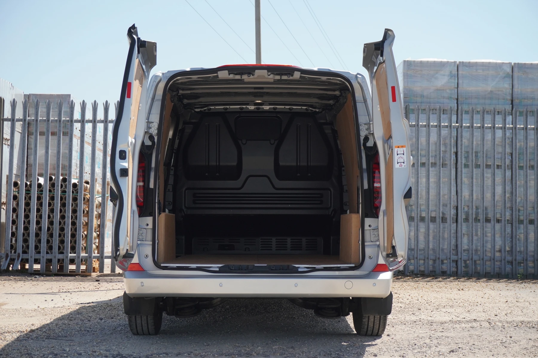 Volkswagen-Transporter-image-18