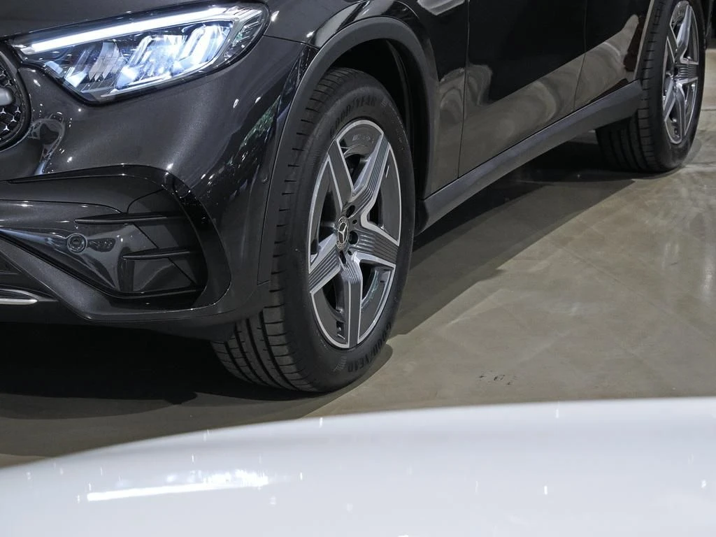 Mercedes-Benz-GLC 300 d-image-5