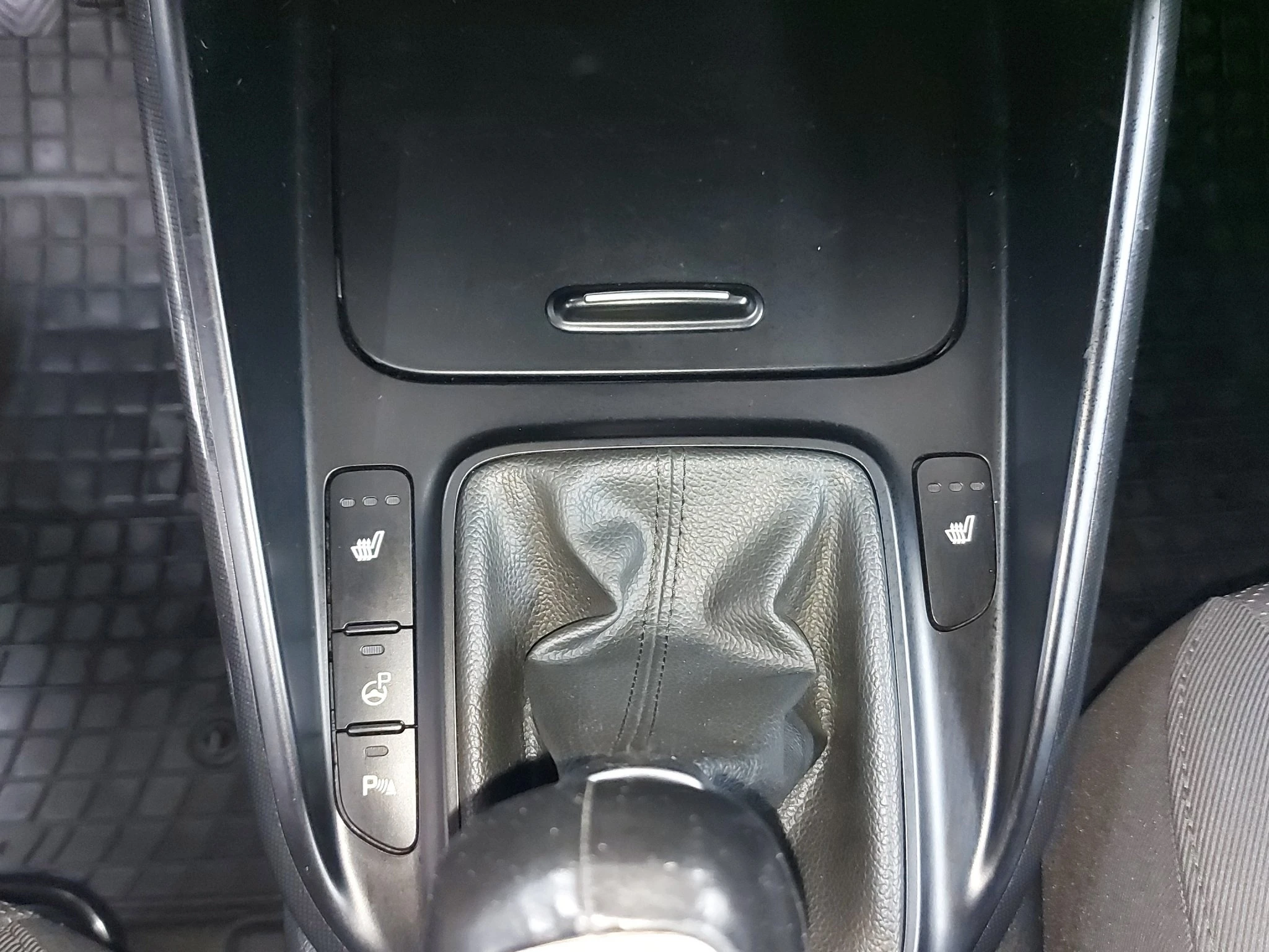 Kia-Carens-image-19