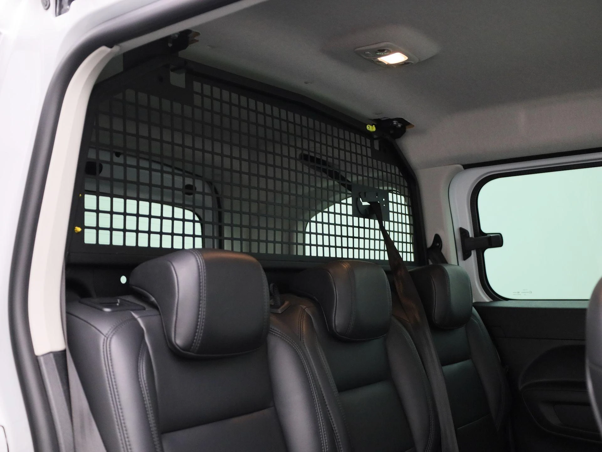 Opel-Combo Life-image-33
