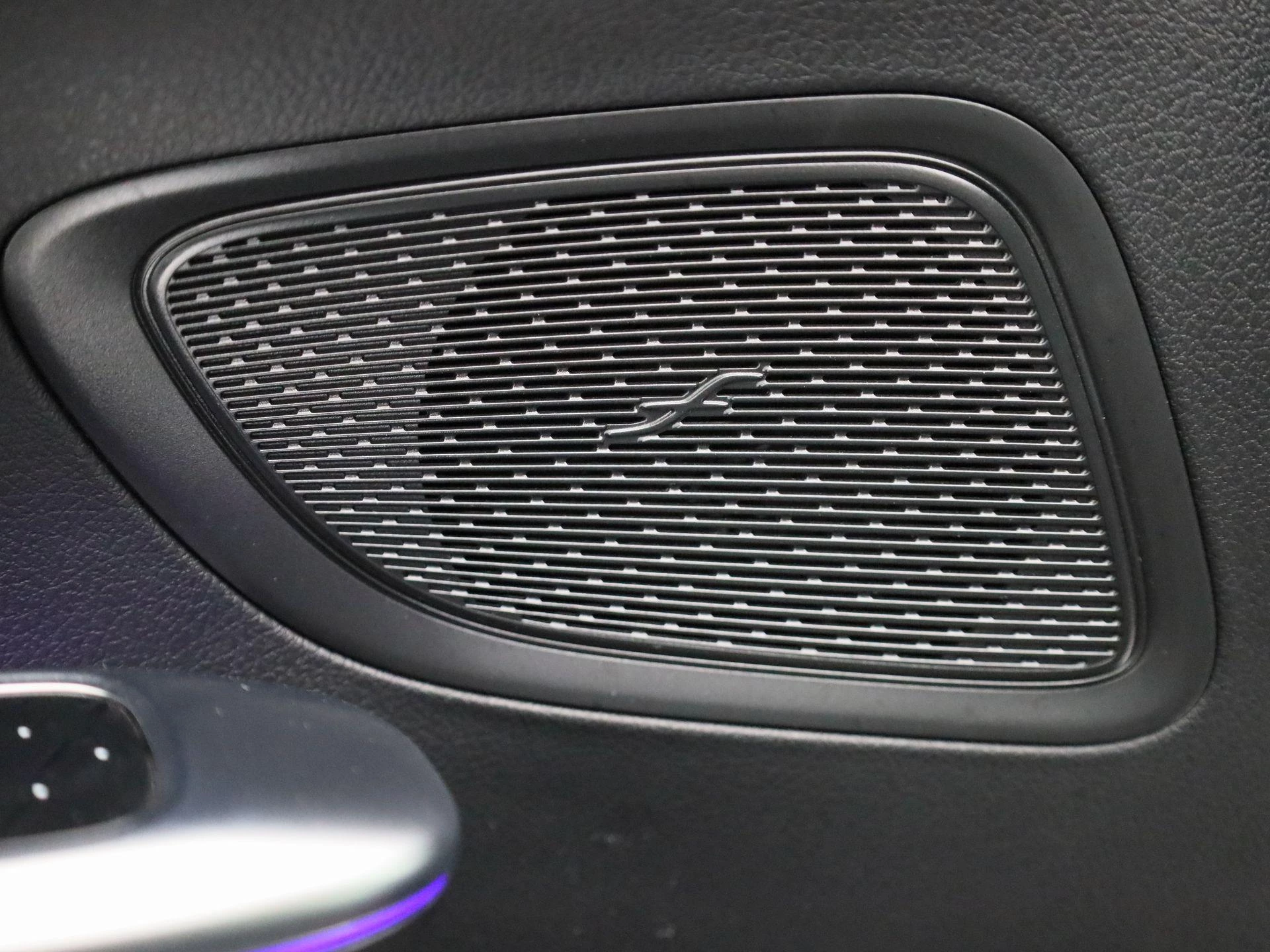 Mercedes-Benz-C-Klasse-image-33