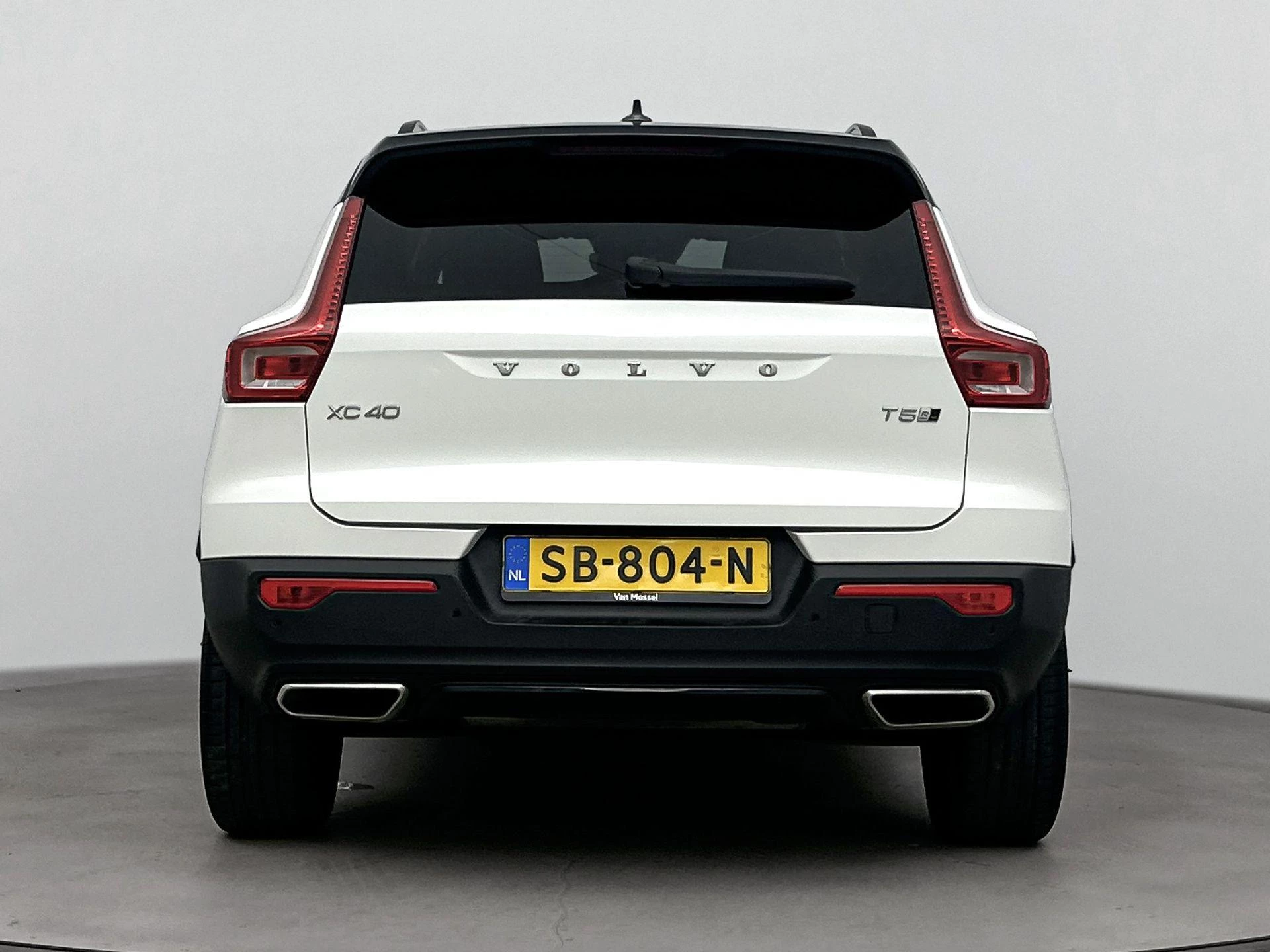 Volvo-XC40-image-2