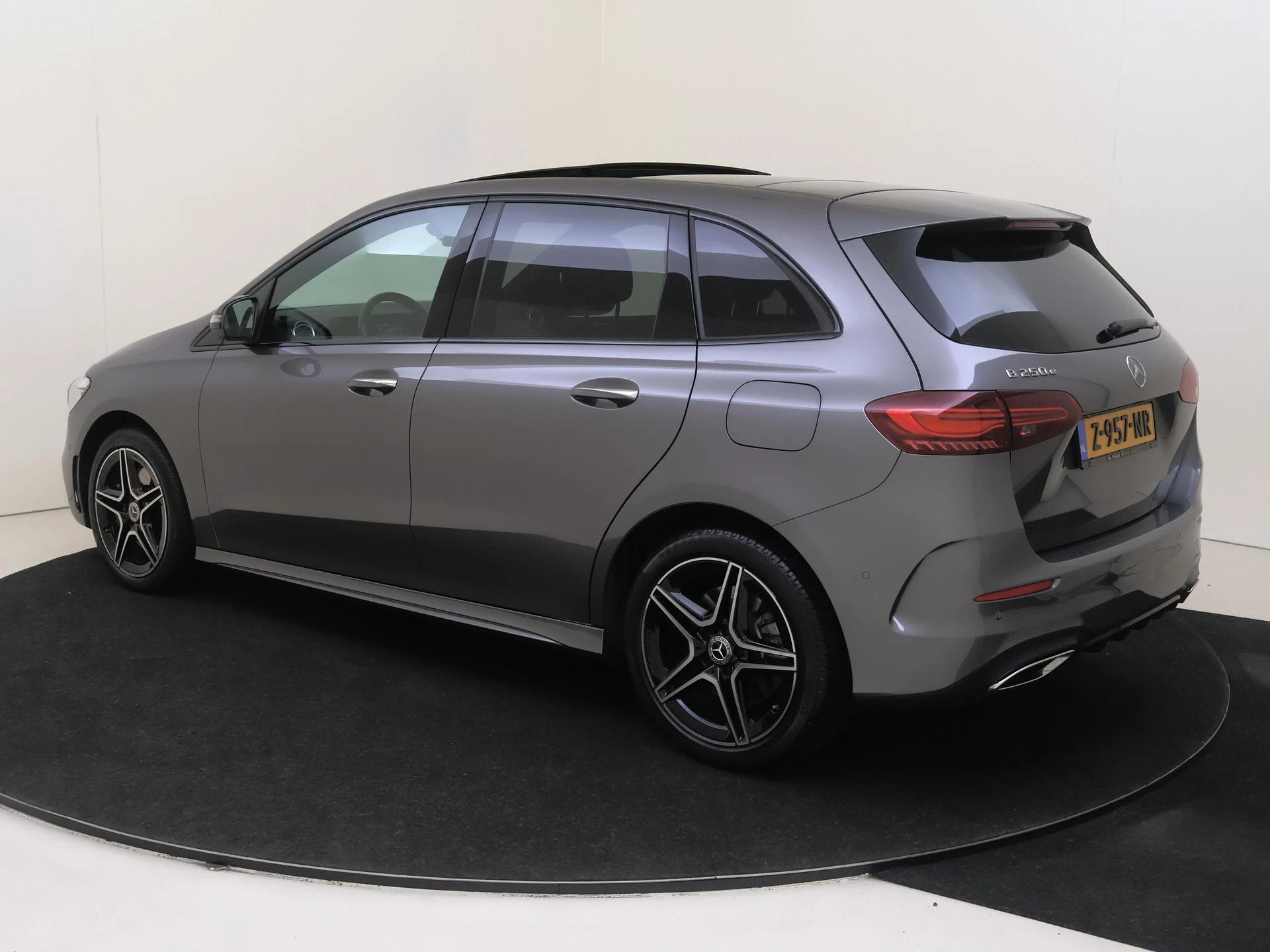 Mercedes-Benz-B-Klasse-image-2