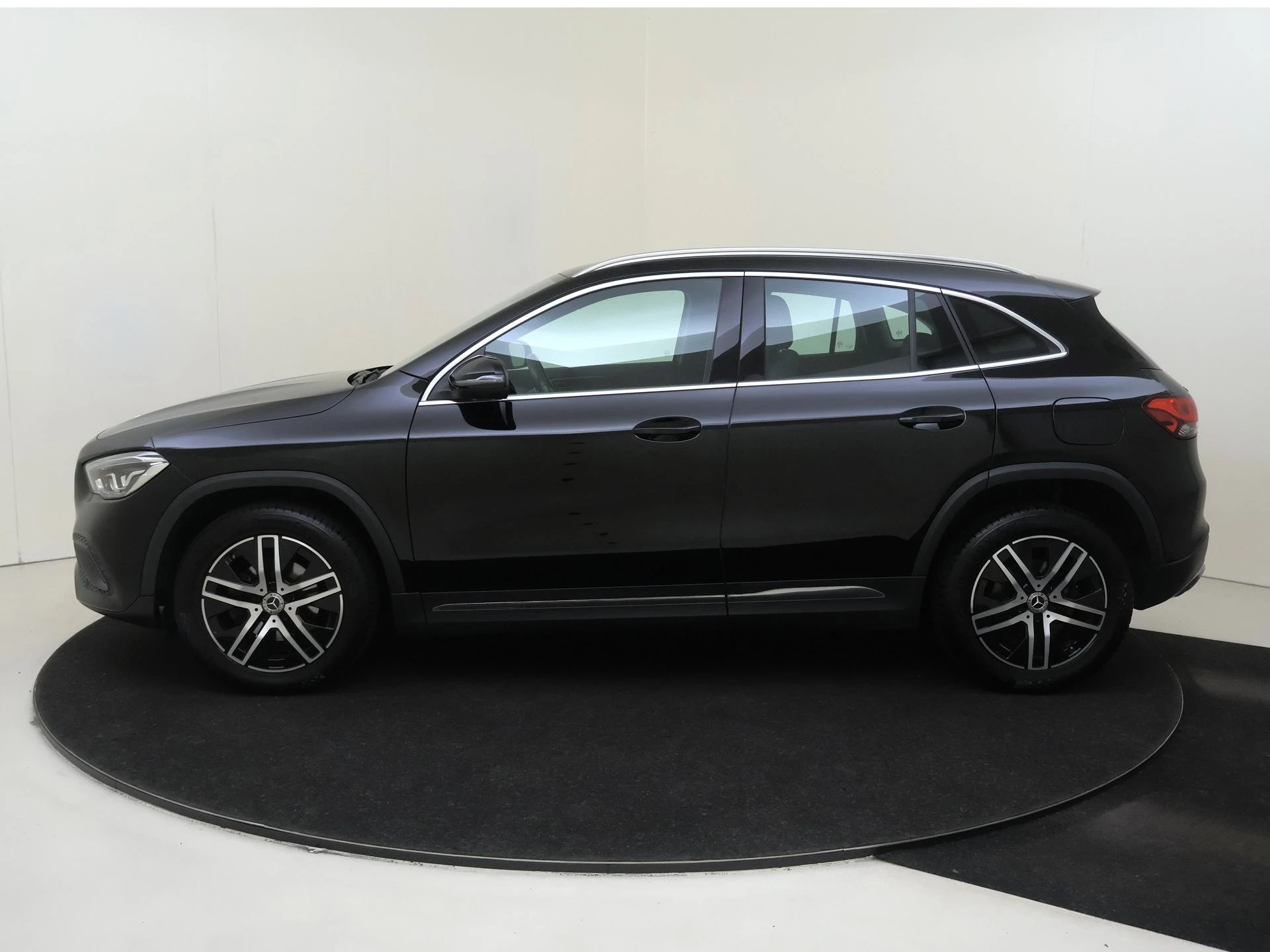 Mercedes-Benz GLA 180 Business Solution Luxury