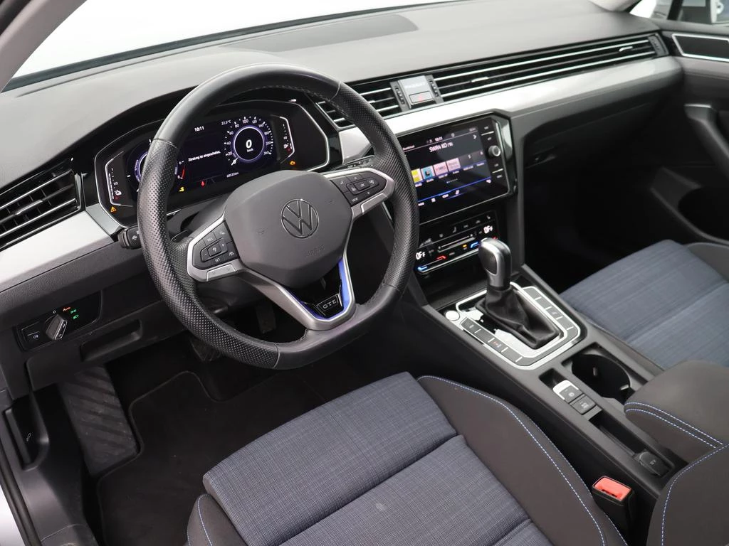 Volkswagen-Passat-image-16