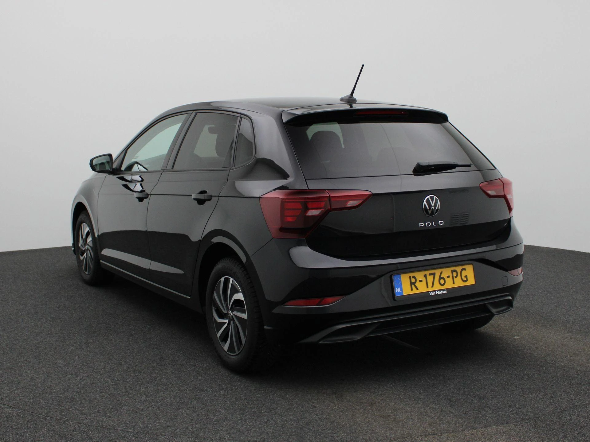 Volkswagen-Polo-image-1
