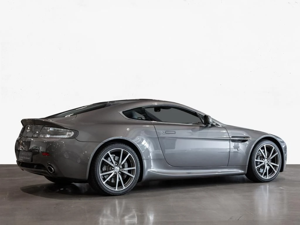 Aston Martin-V8 Vantage-image-10