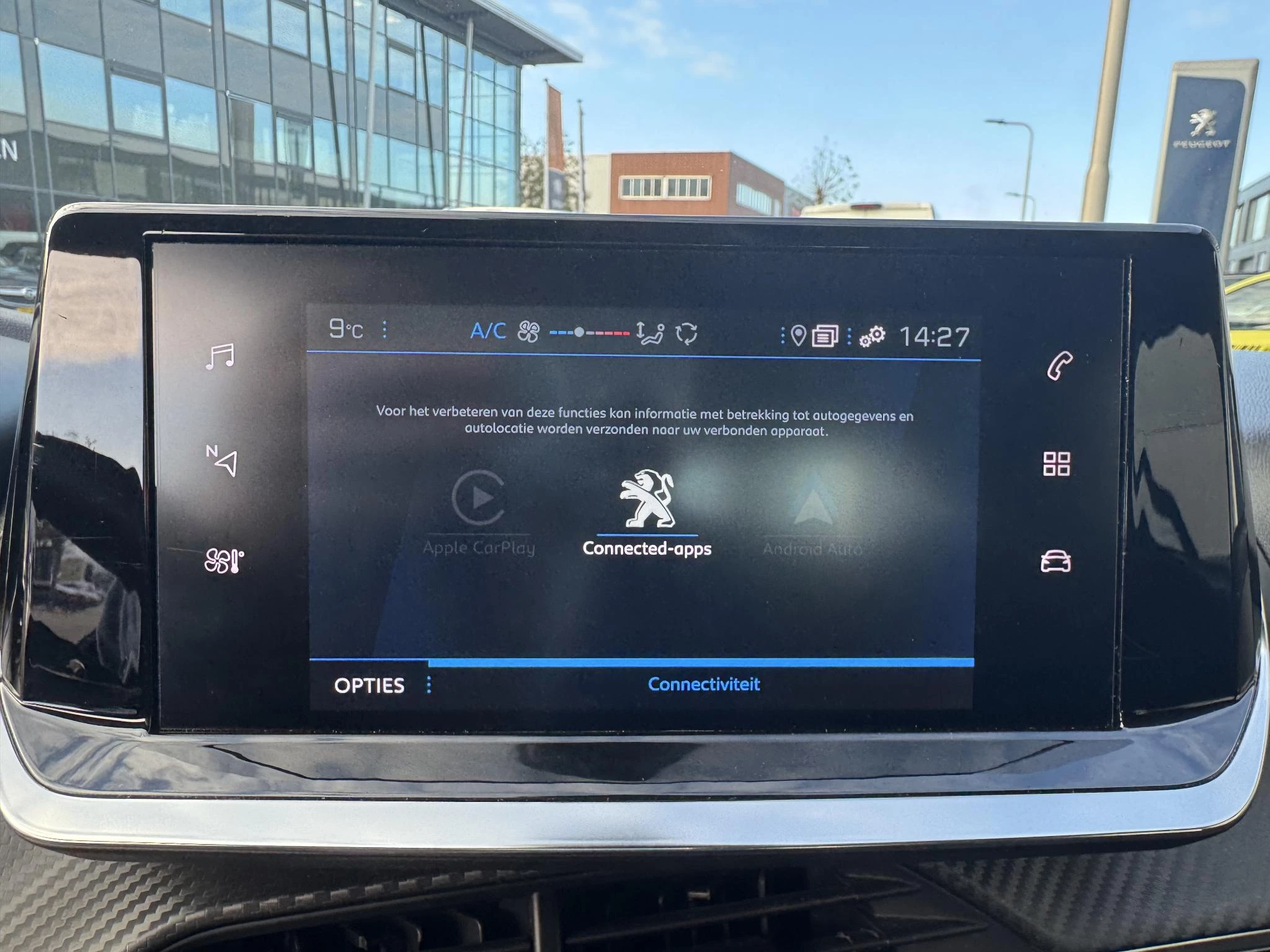 Peugeot-208-image-18