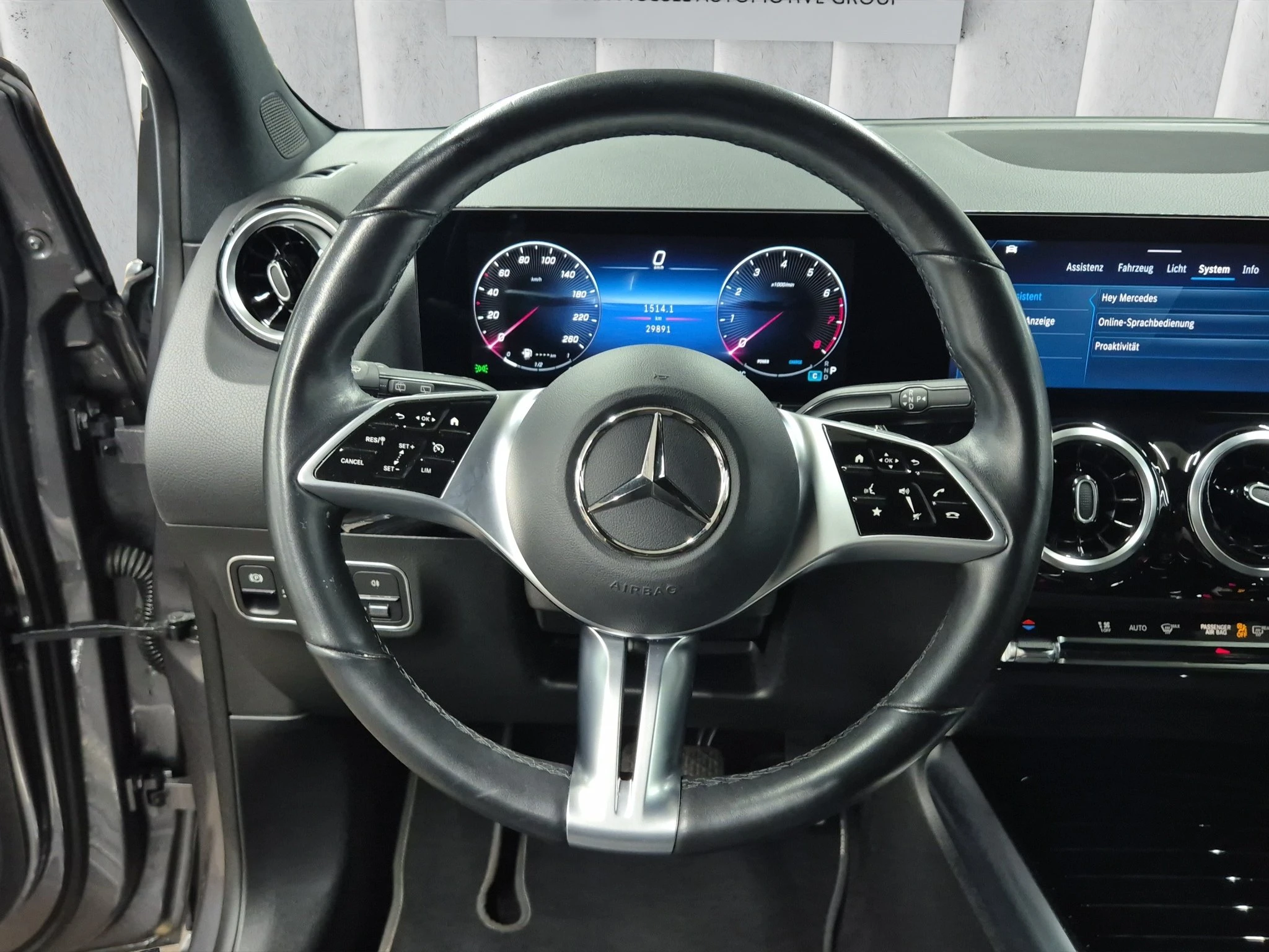 Mercedes-Benz-B-Klasse-image-12