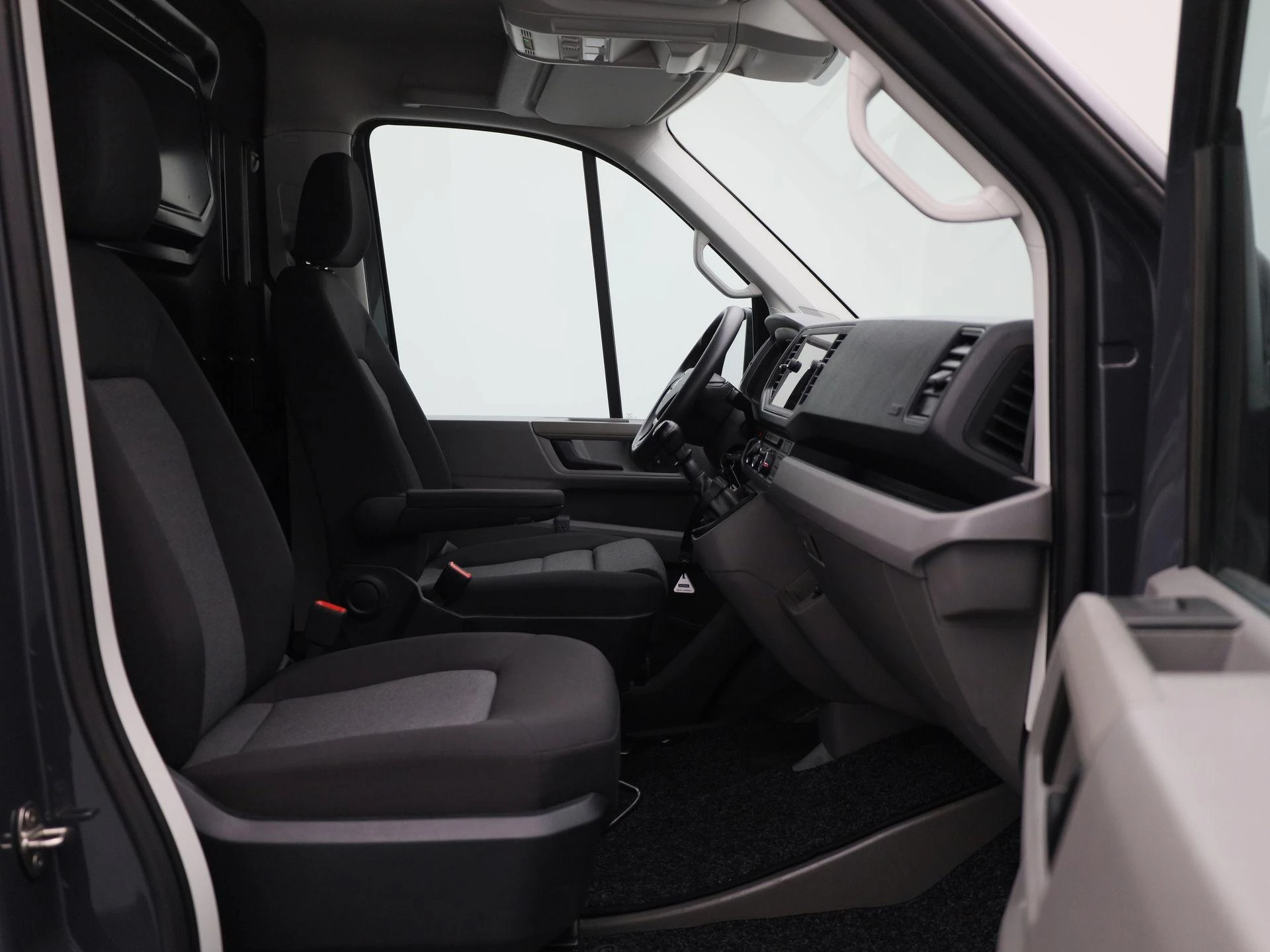 Volkswagen-Crafter-image-11