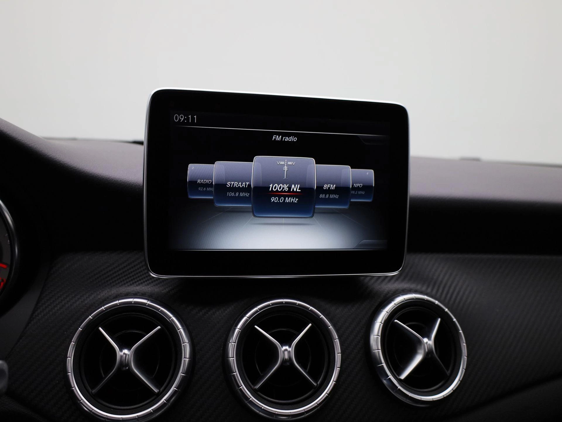 Mercedes-Benz-CLA-image-18