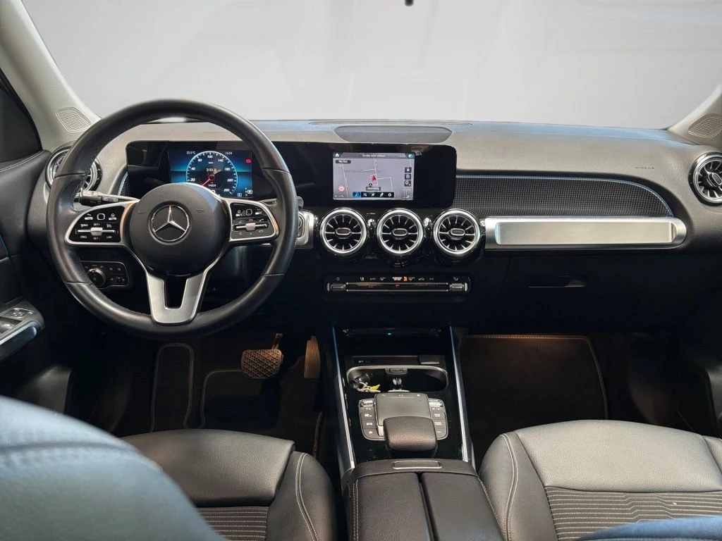 Mercedes-Benz-GLB 180 d-image-11