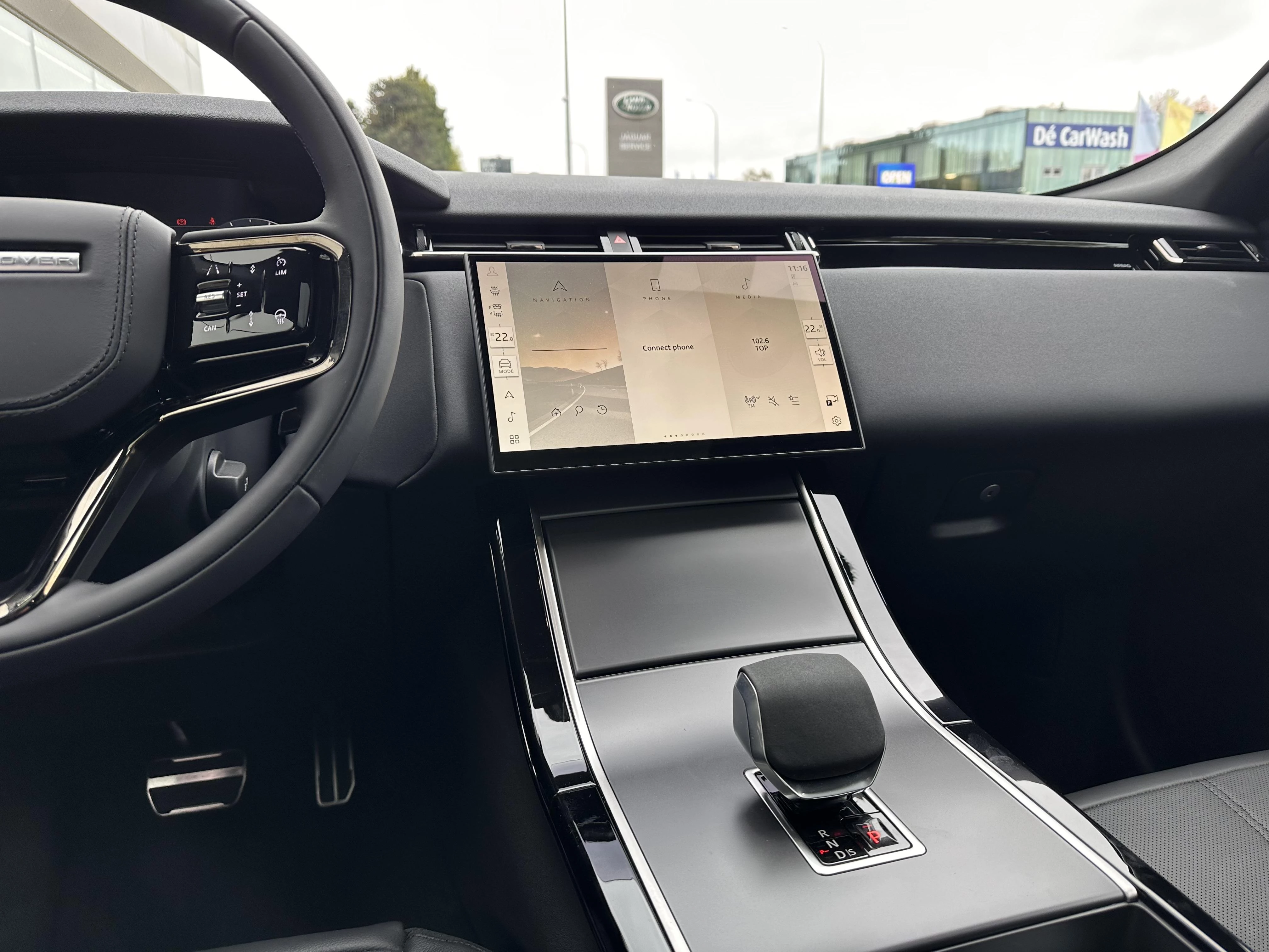 Land Rover-Range Rover Velar-image-27