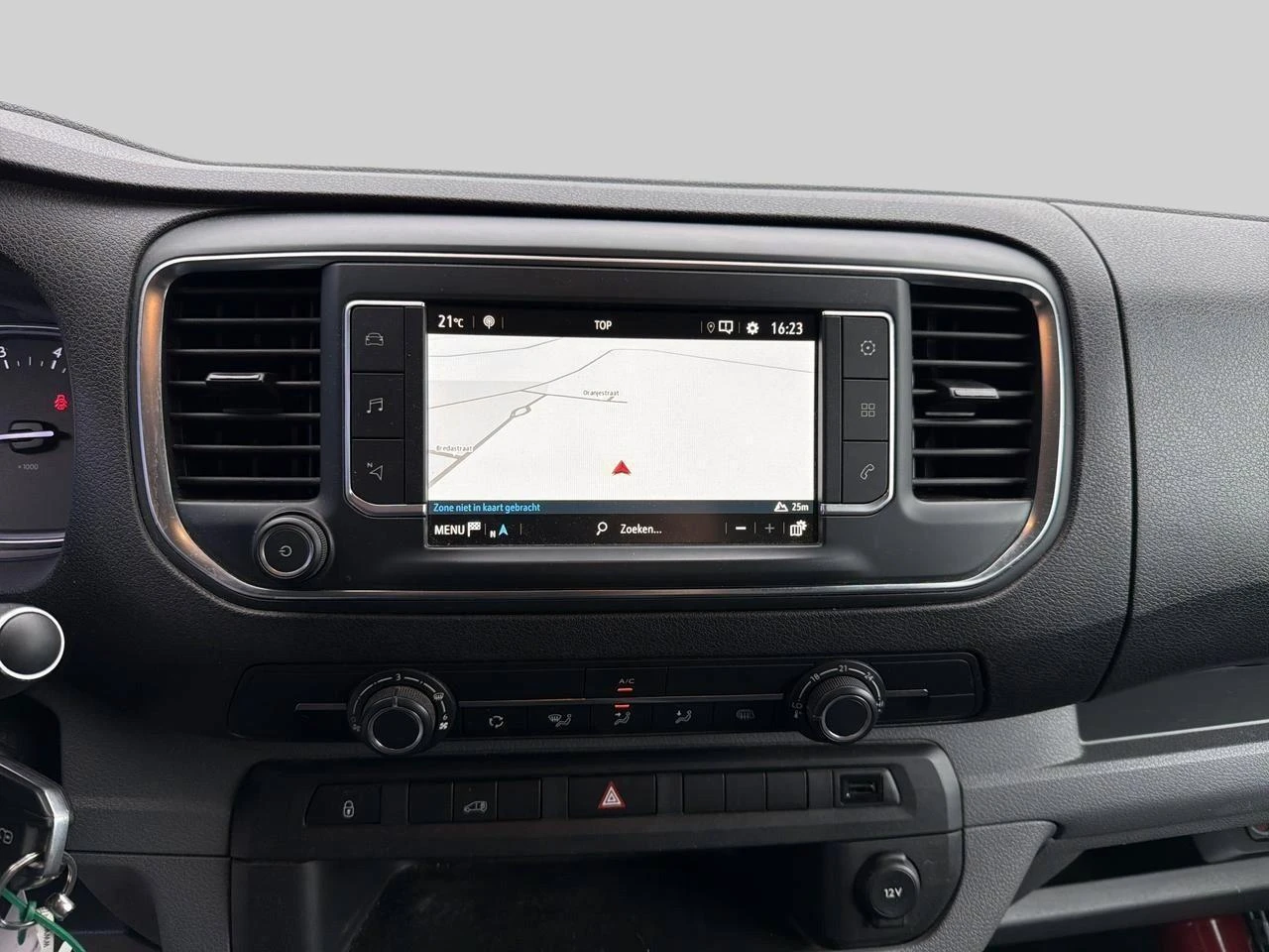 Opel-Vivaro-image-10