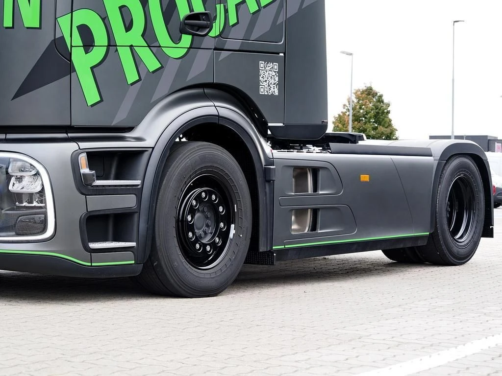 Mercedes-Benz-Actros-image-7