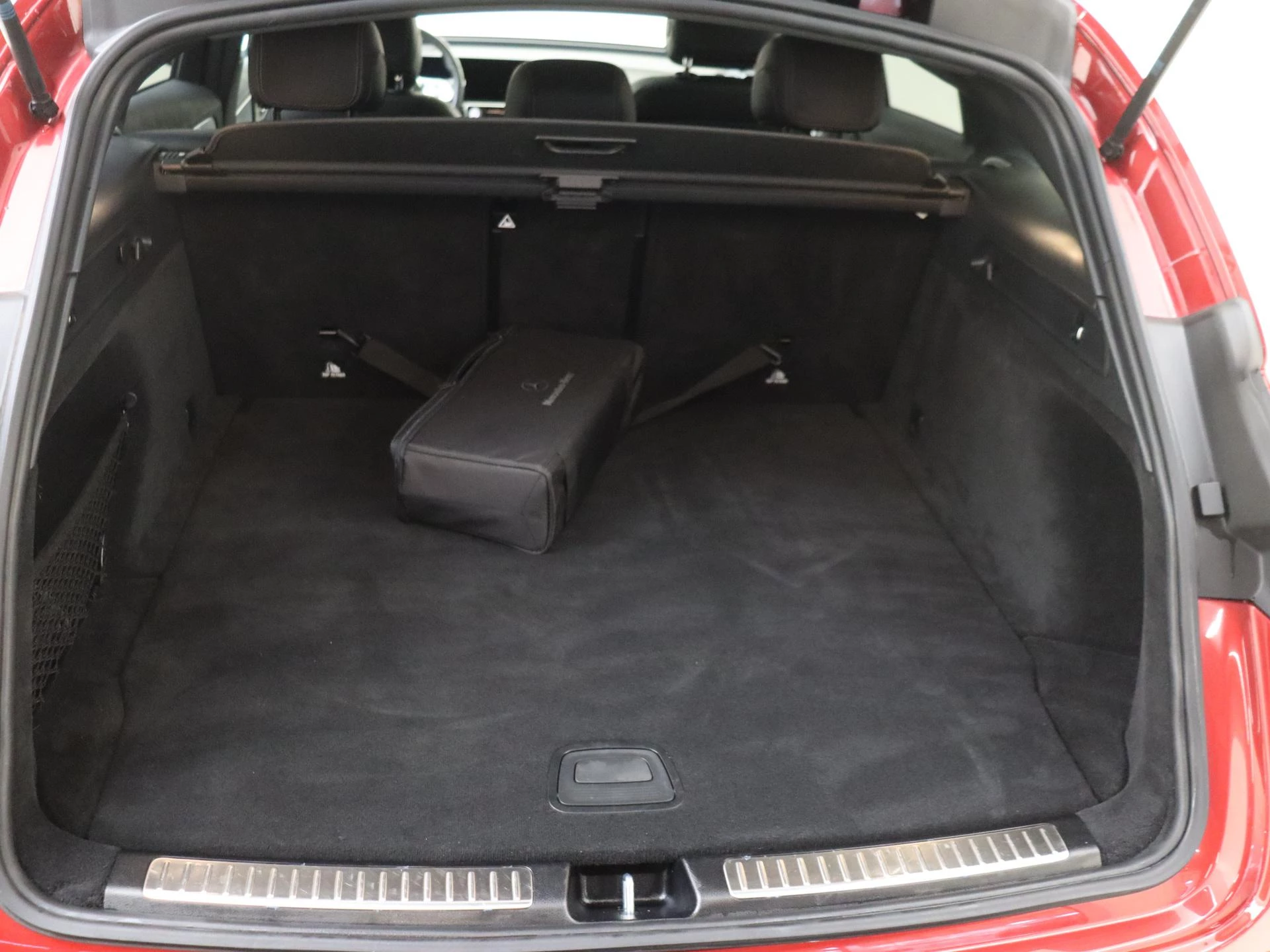 Mercedes-Benz-EQC-image-33