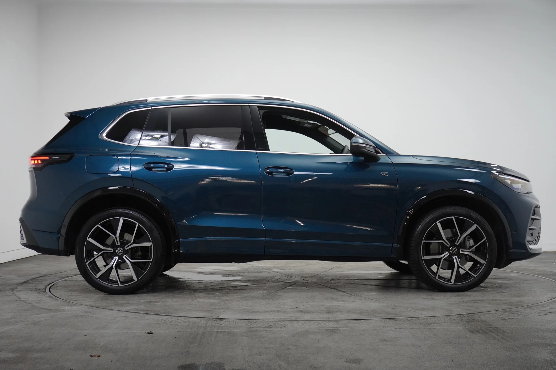 Volkswagen-Tiguan-image-3