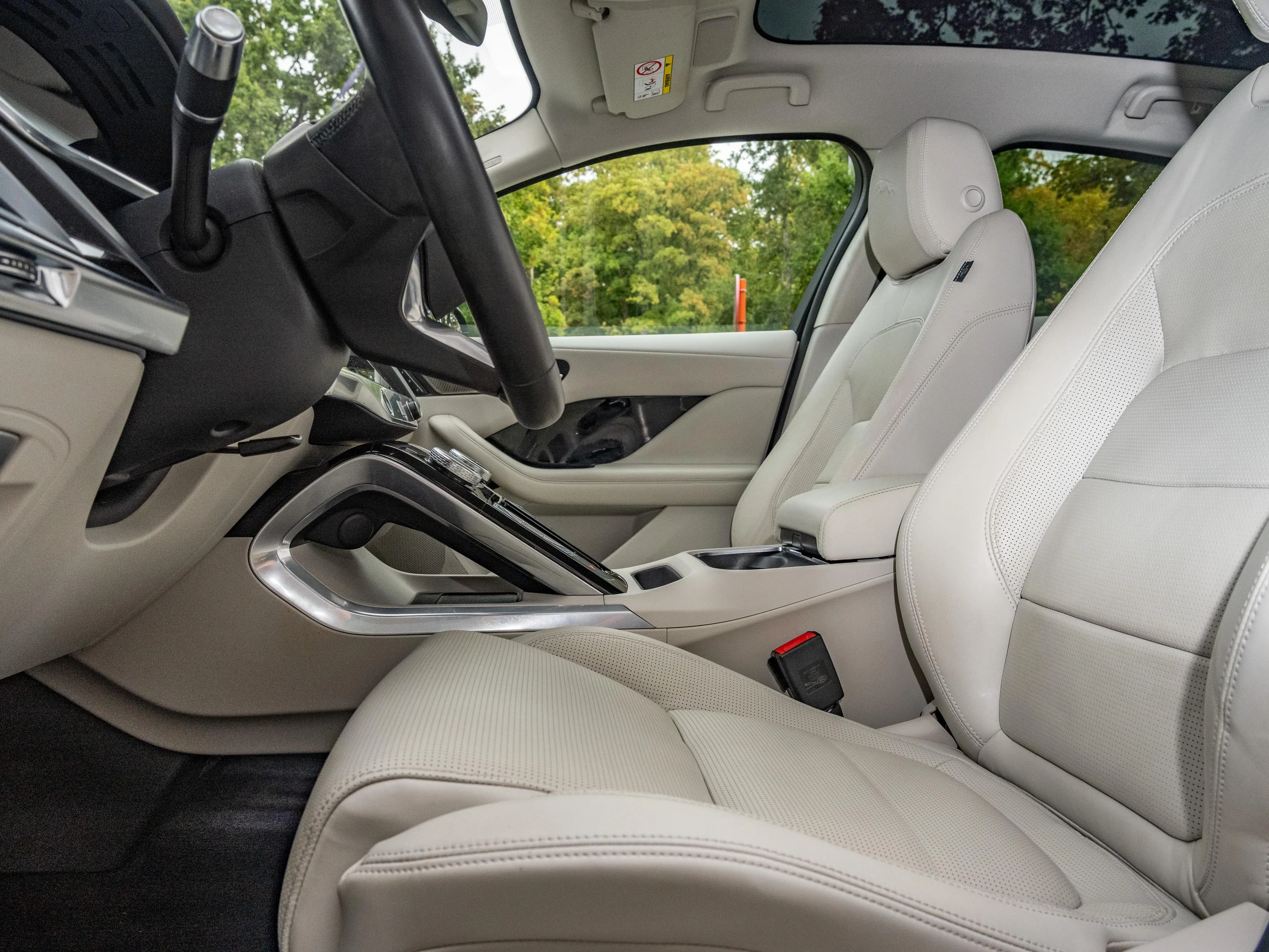 Jaguar-I-PACE-image-16