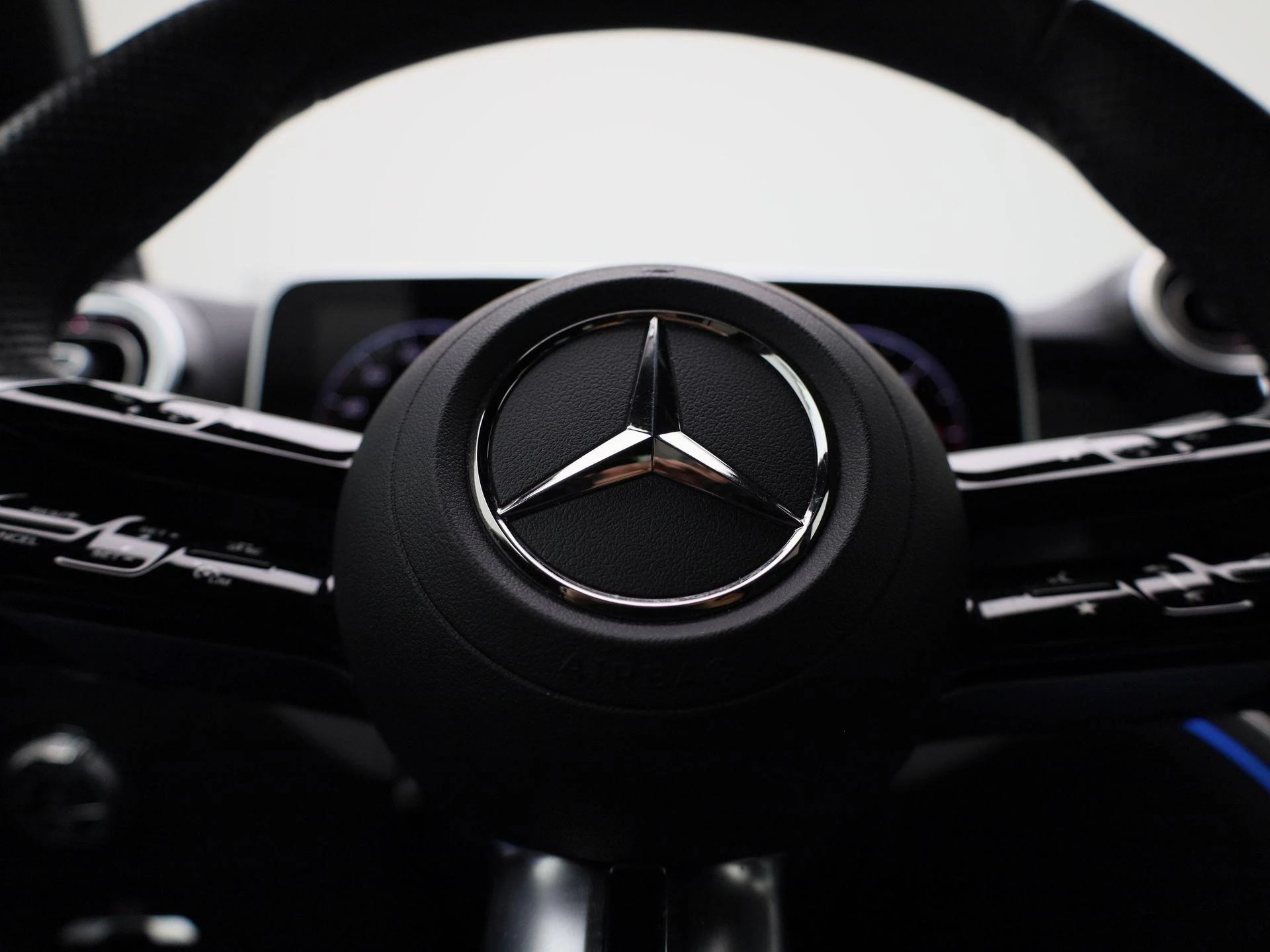 Mercedes-Benz-GLC-image-24