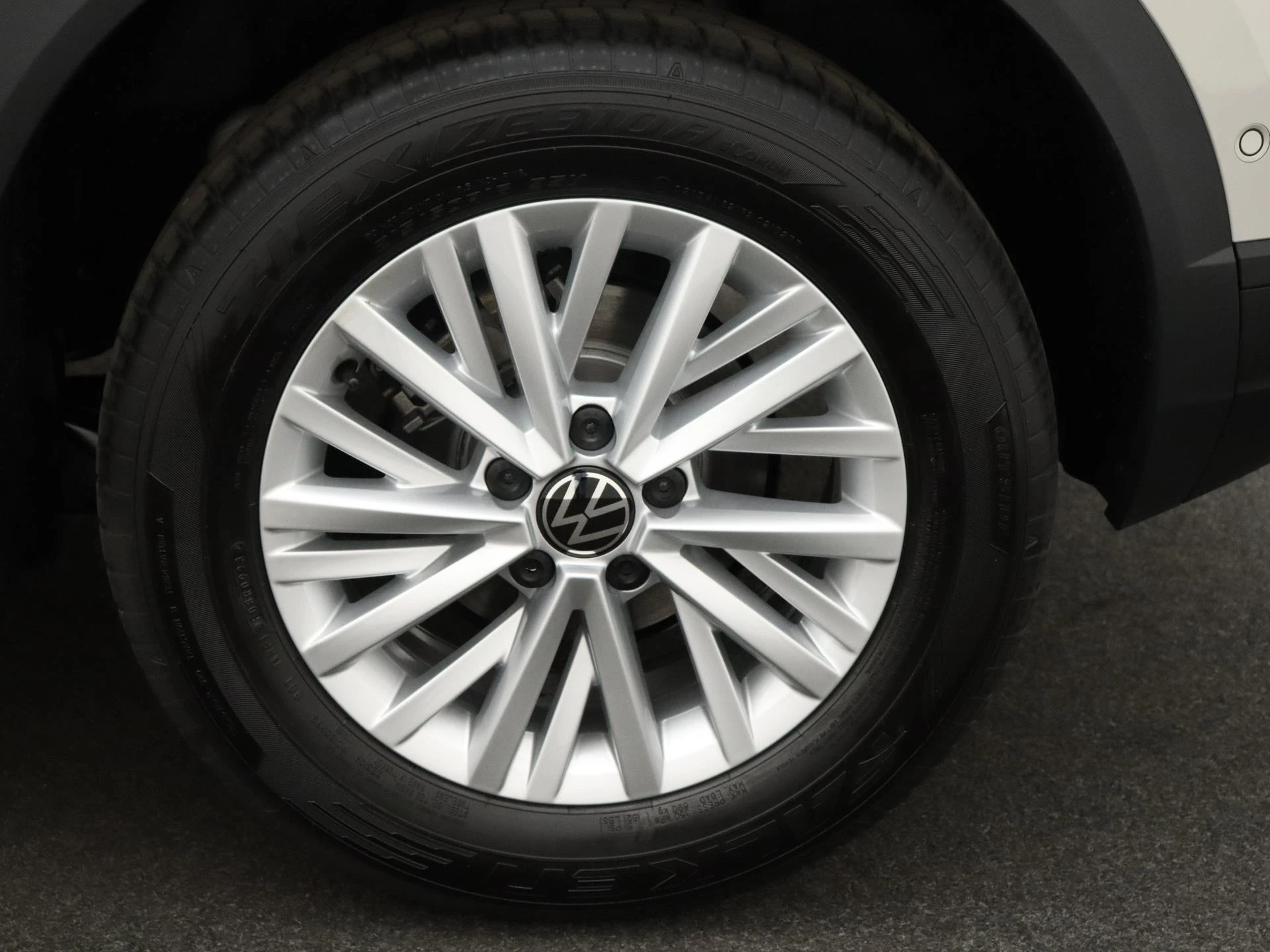 Volkswagen-T-Roc-image-9