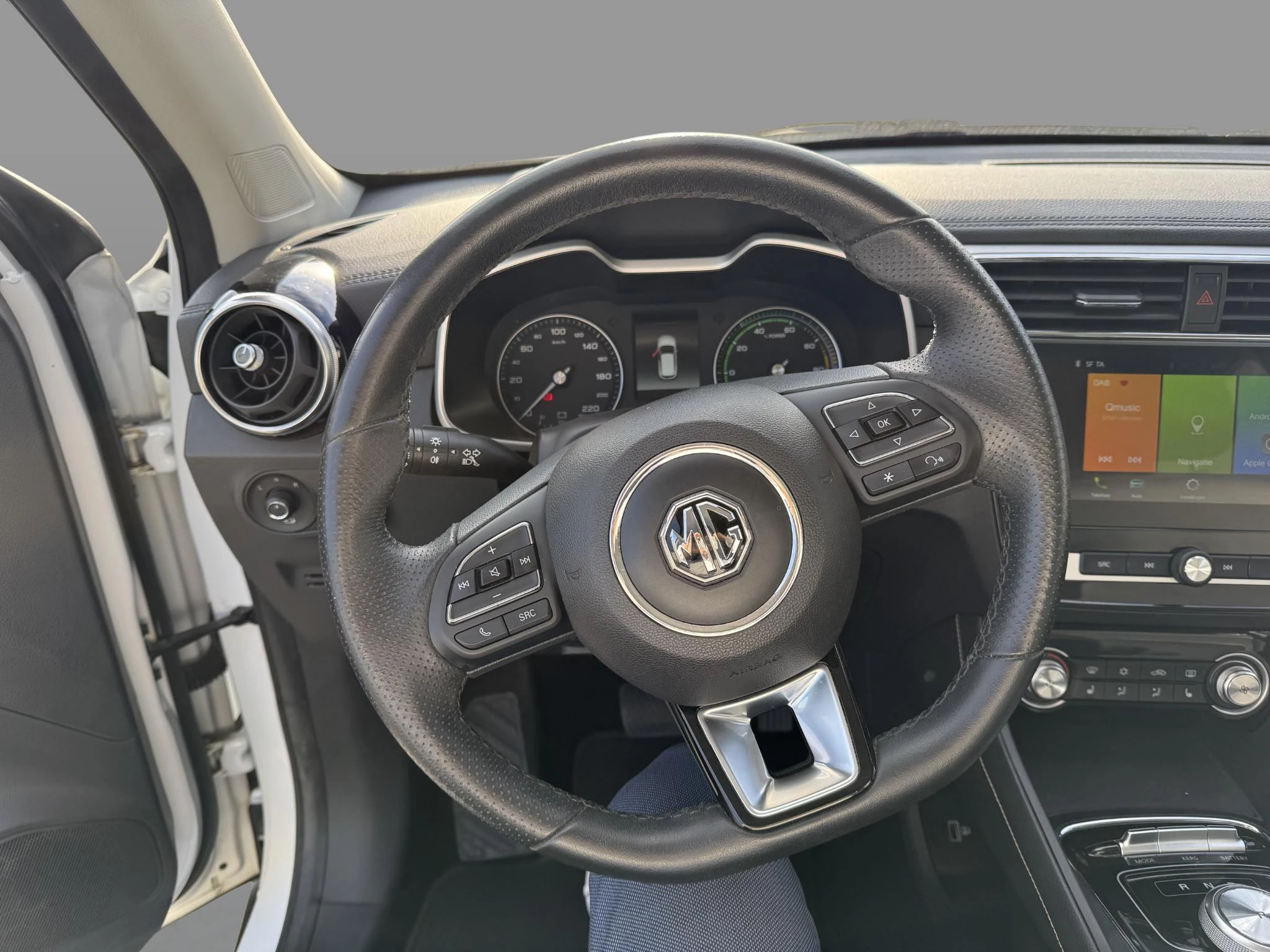 MG-ZS EV-image-9