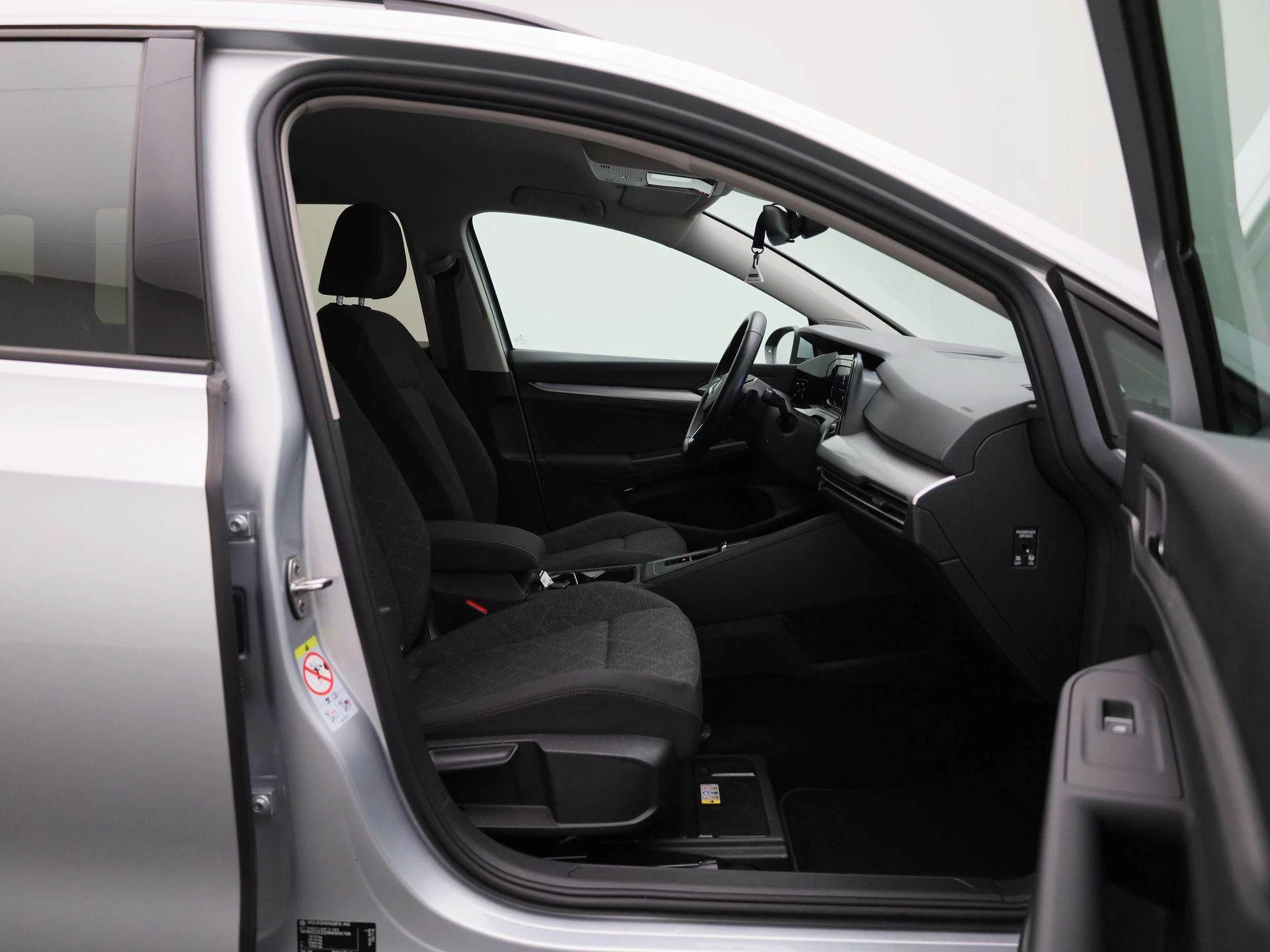 Volkswagen-Golf-image-28