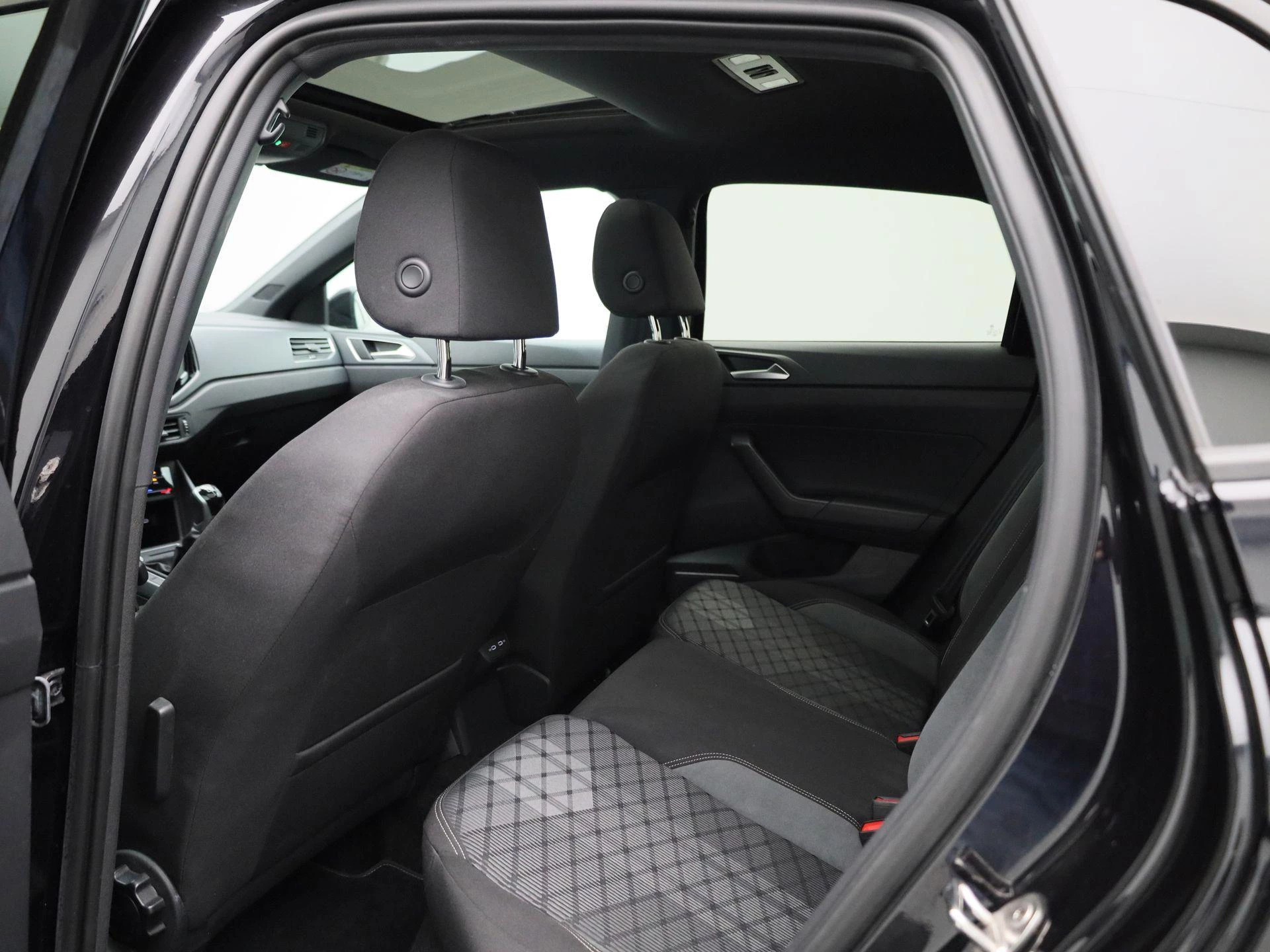 Volkswagen-Polo-image-9