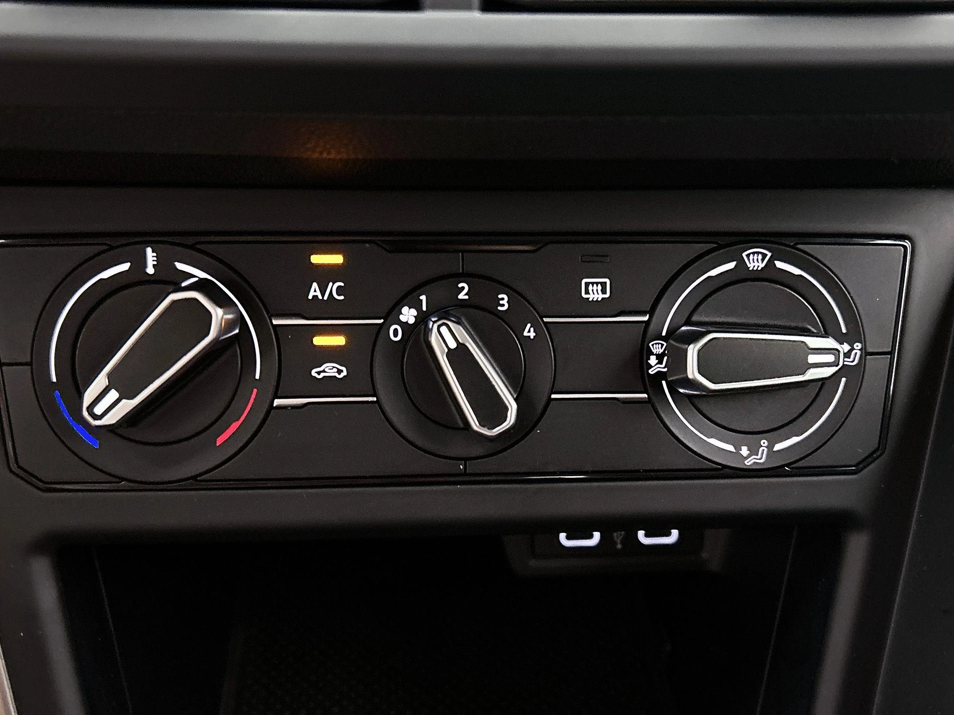 Volkswagen-Polo-image-22
