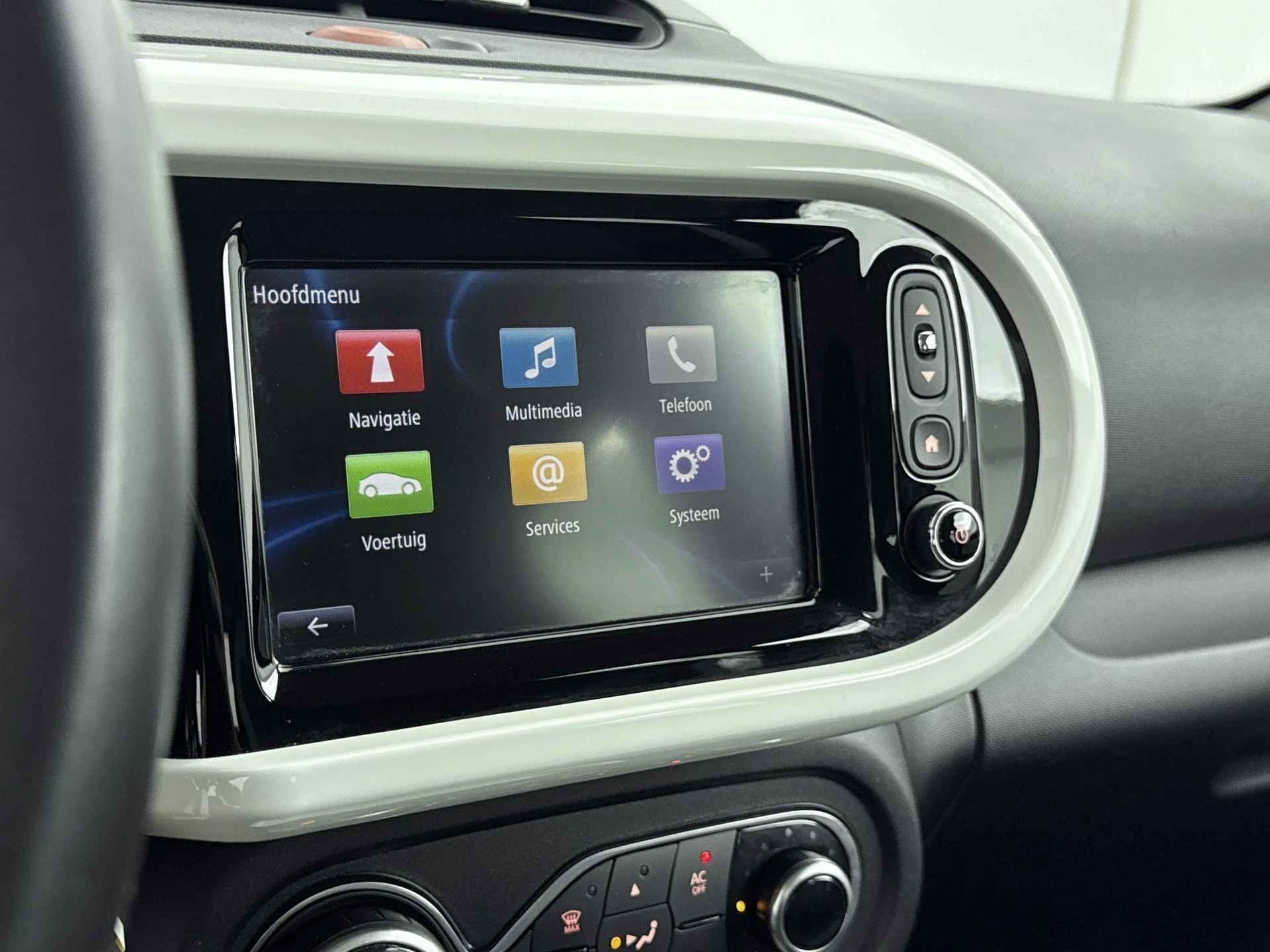 Renault-Twingo-image-11