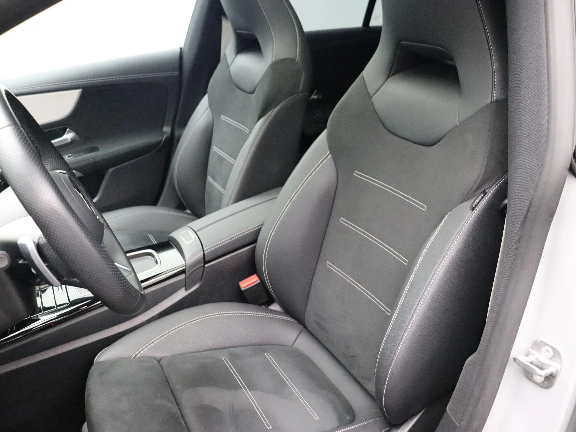 Mercedes-Benz-CLA-image-22