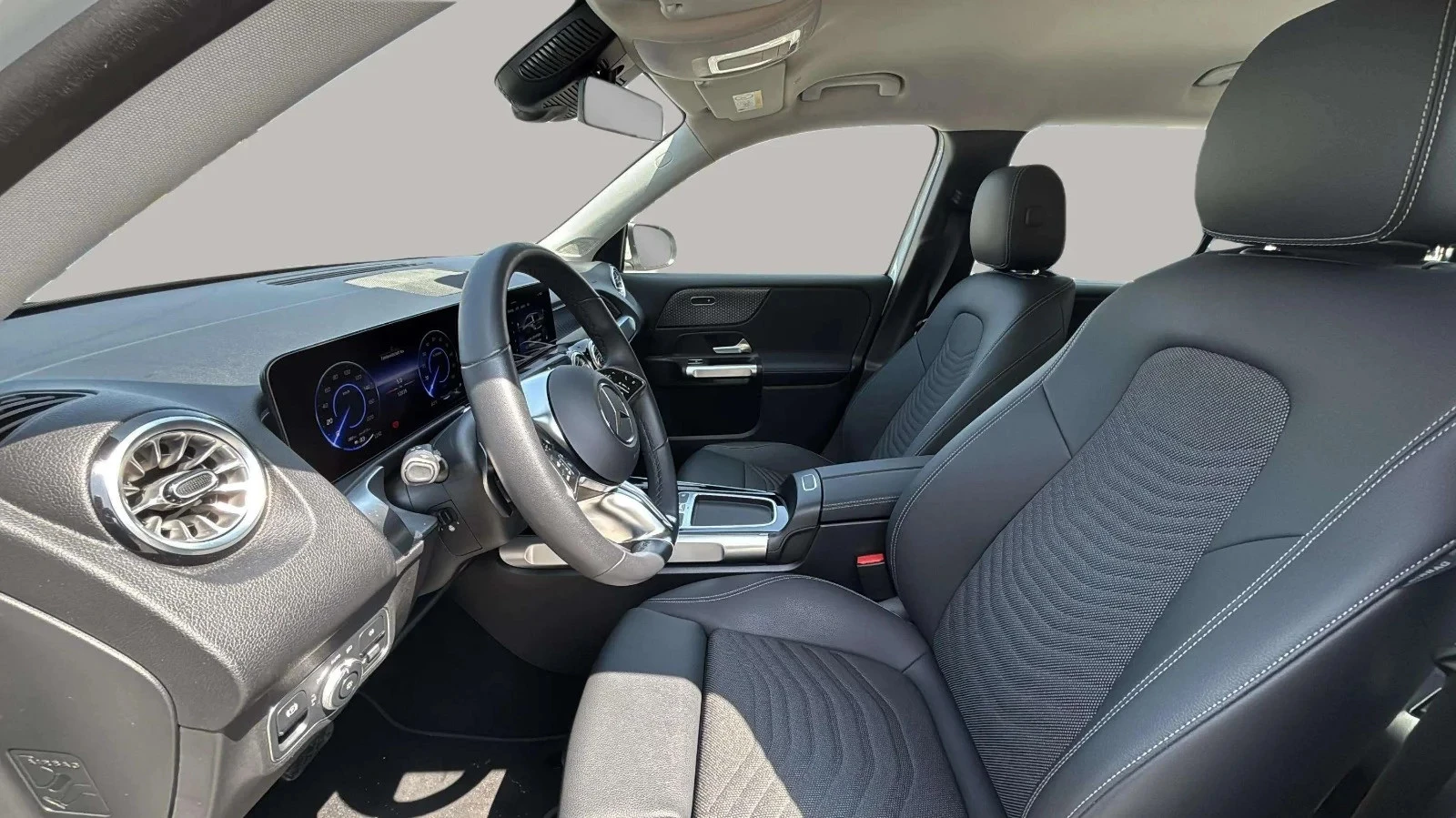 Mercedes-Benz-EQB-image-4