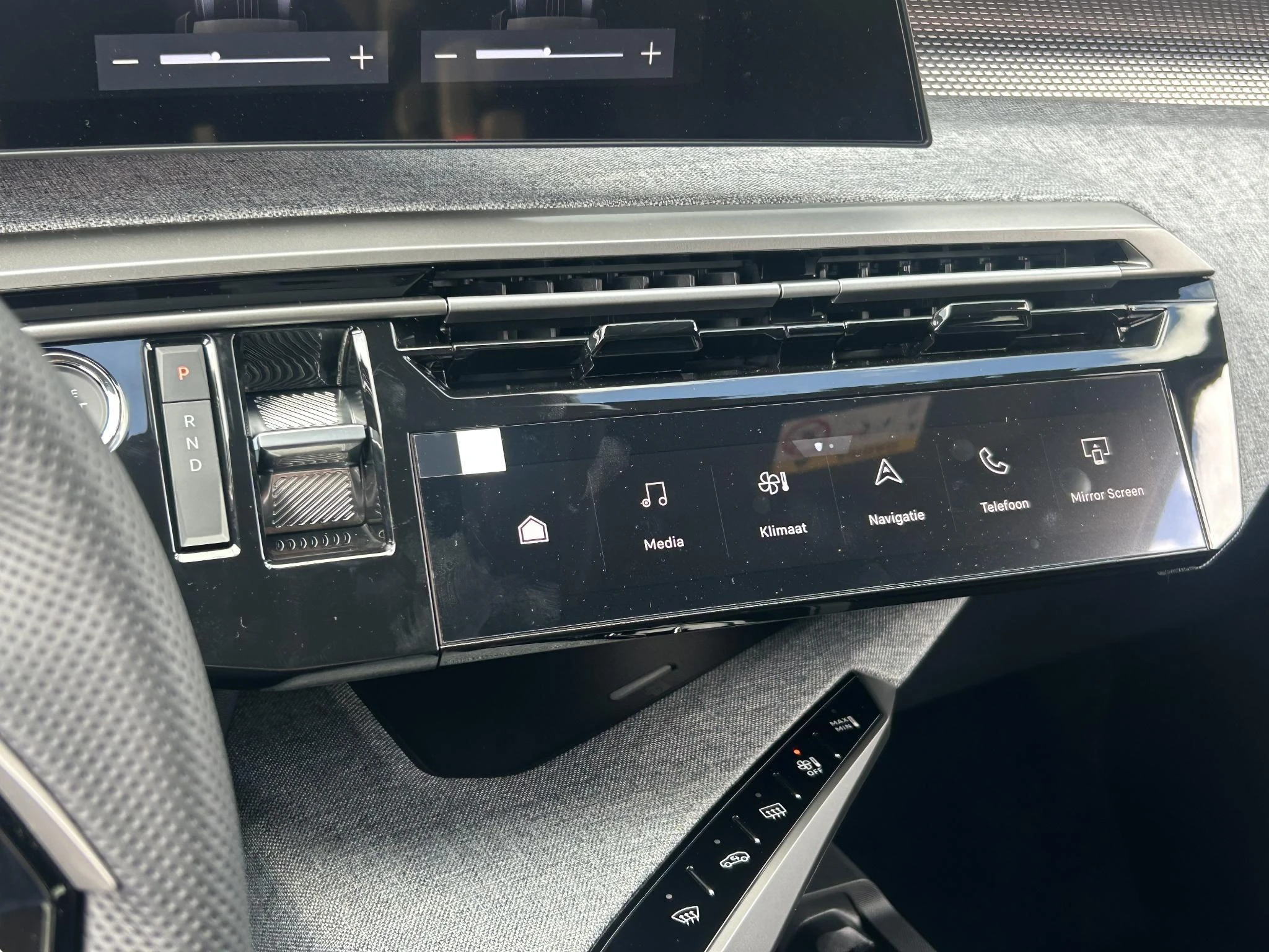 Peugeot-e-5008-image-12