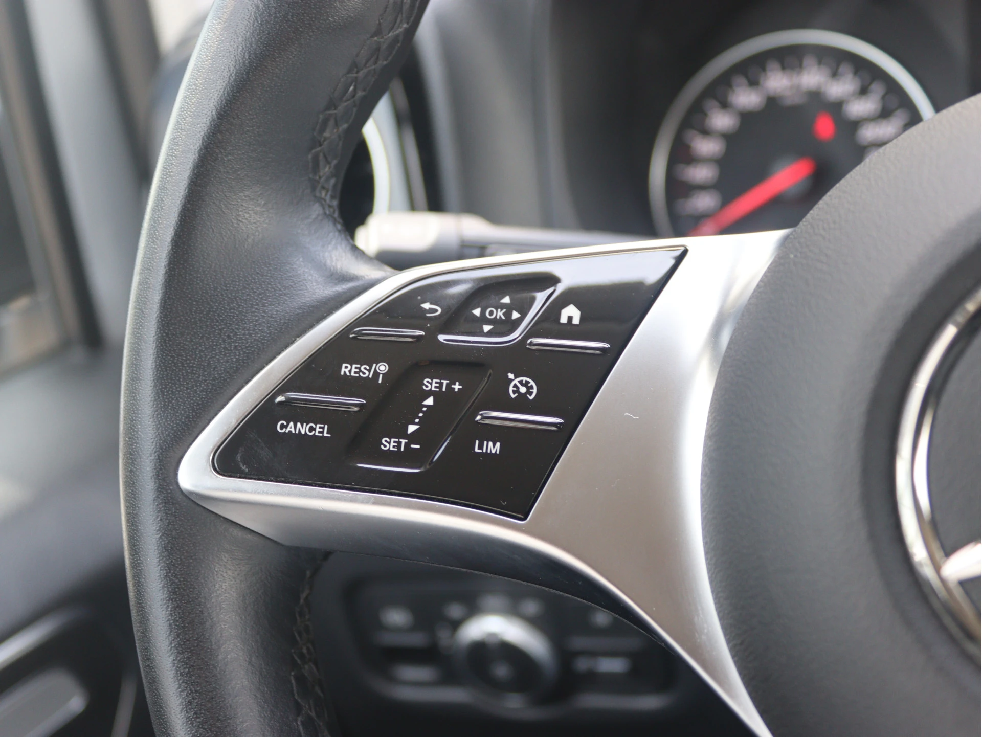 Mercedes-Benz-Vito-image-6