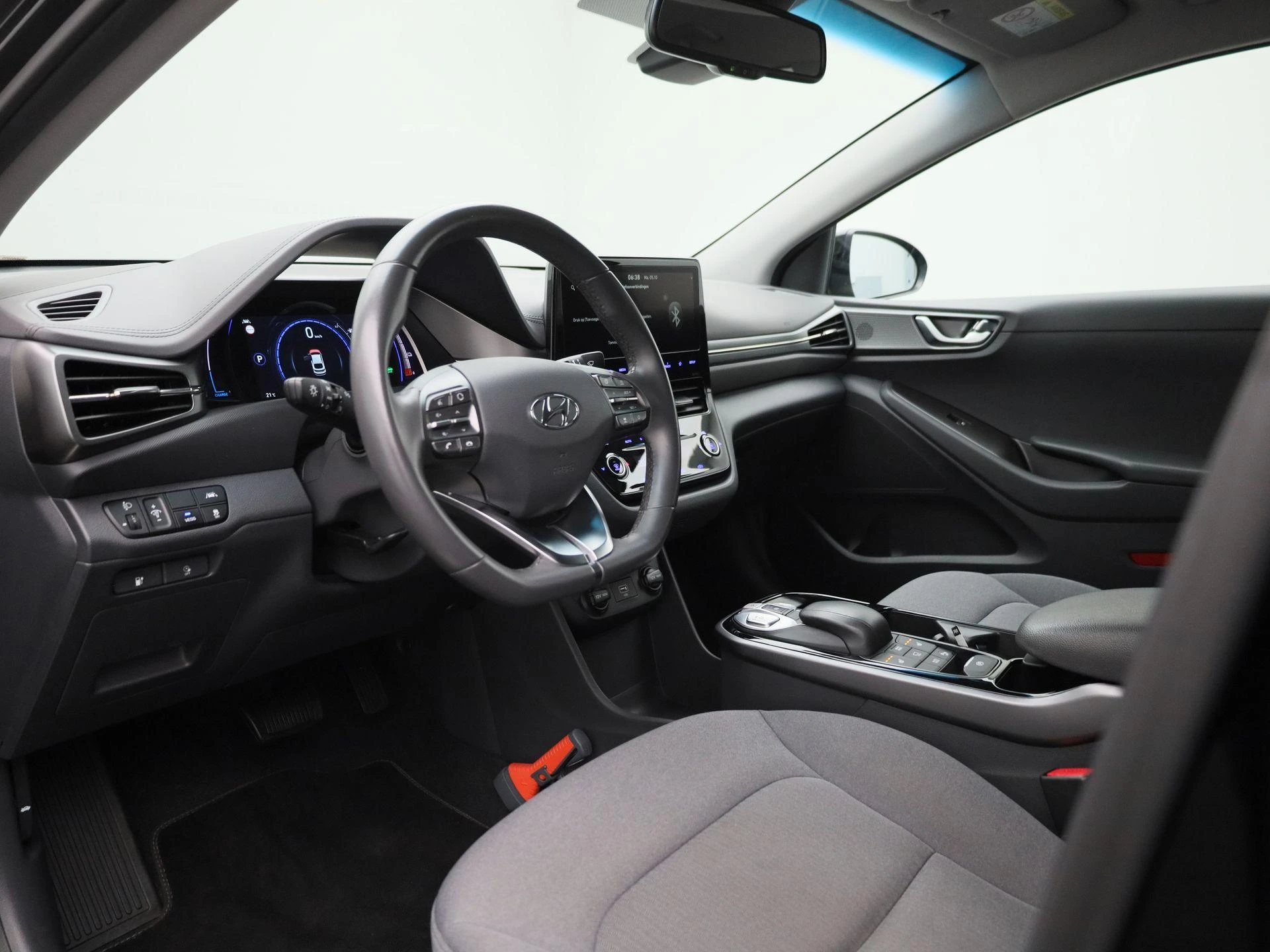 Hyundai-IONIQ-image-30
