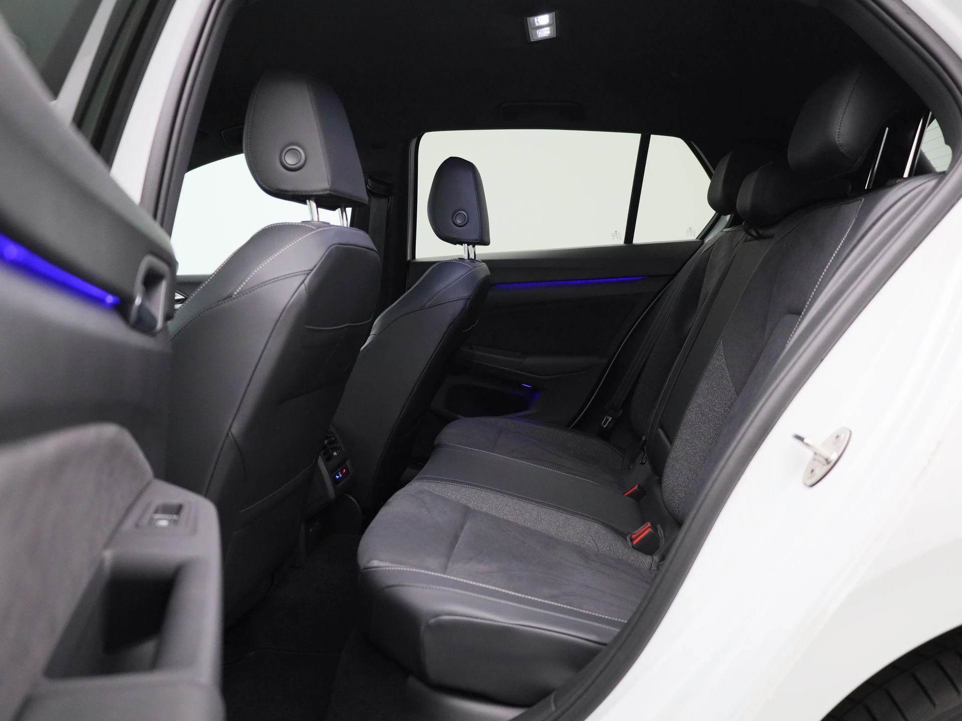 Volkswagen-Golf-image-11
