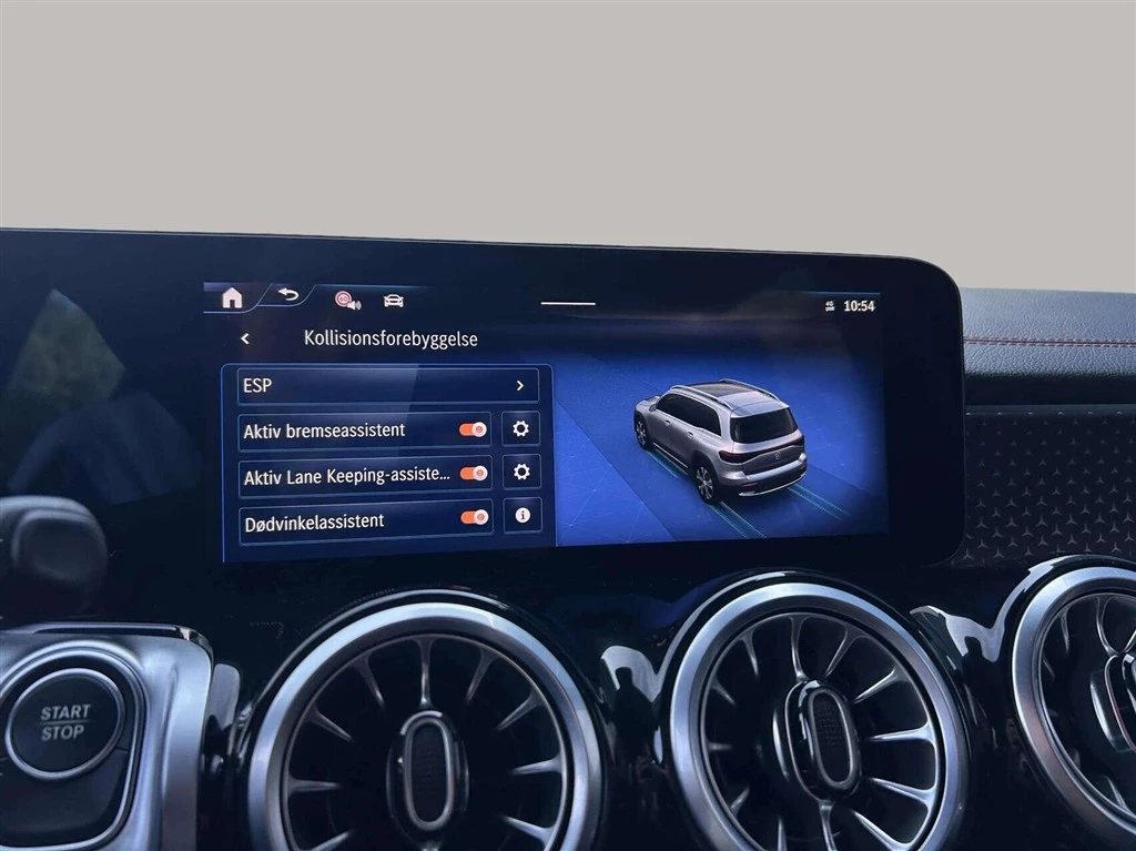 Mercedes-Benz-EQB-image-17