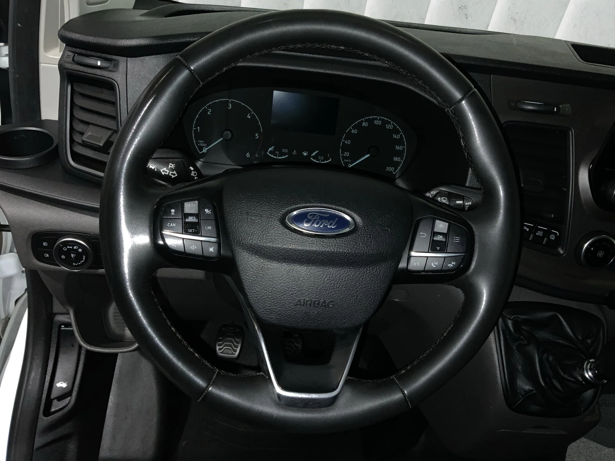 Ford-Transit Custom-image-11