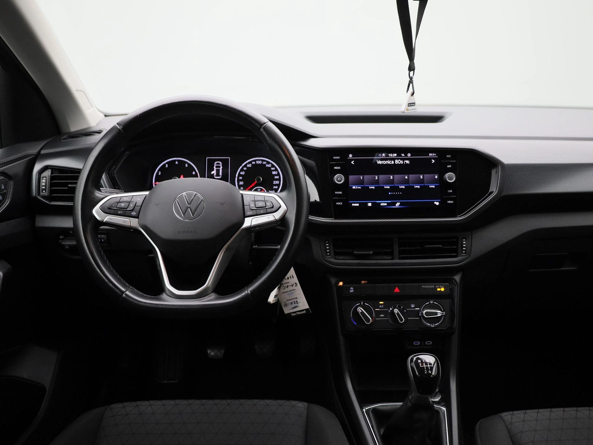 Volkswagen-T-Cross-image-6