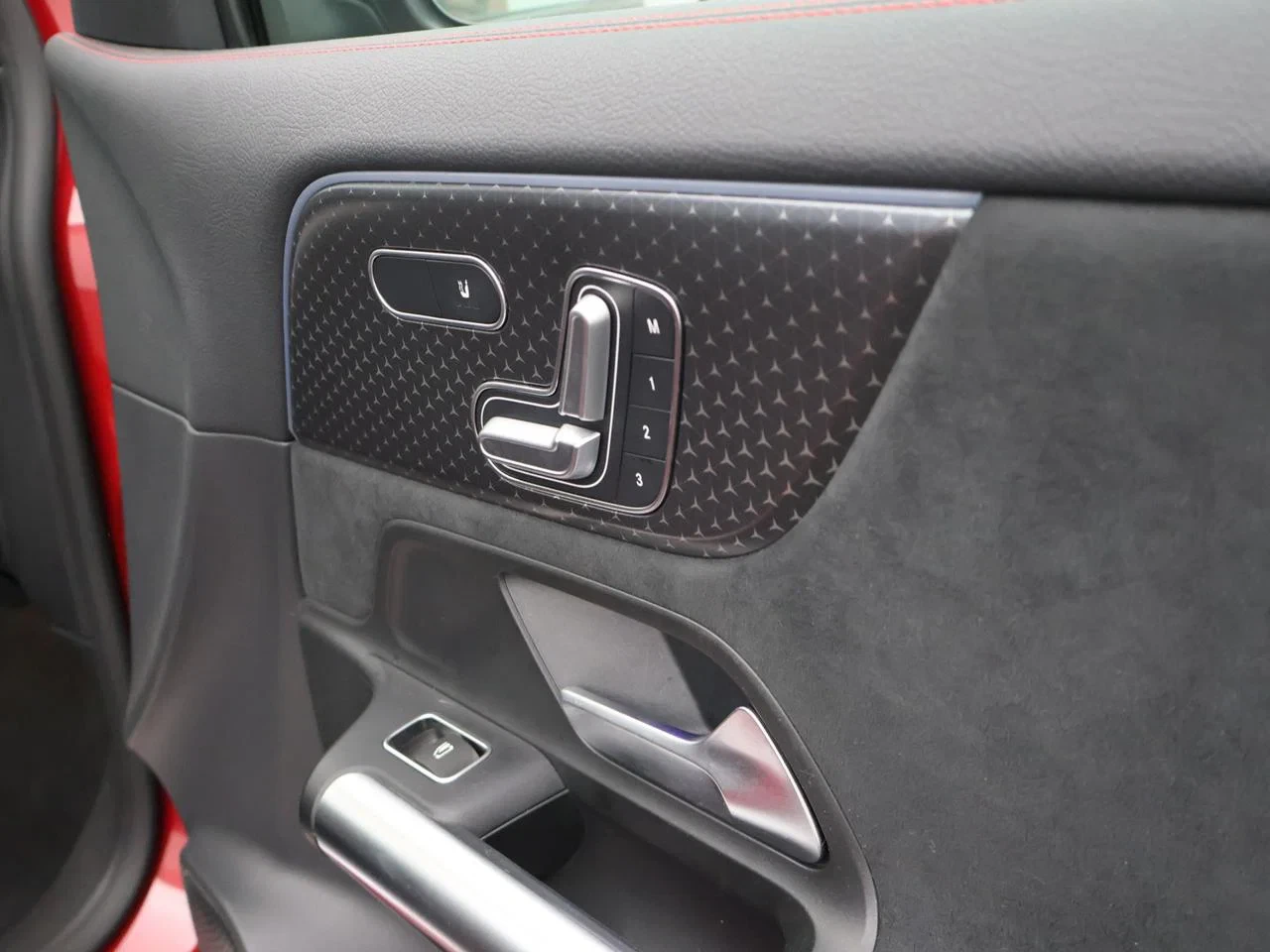 Mercedes-Benz-GLA-image-25