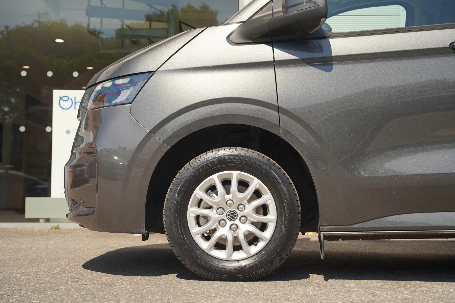 Volkswagen-Transporter-image-4