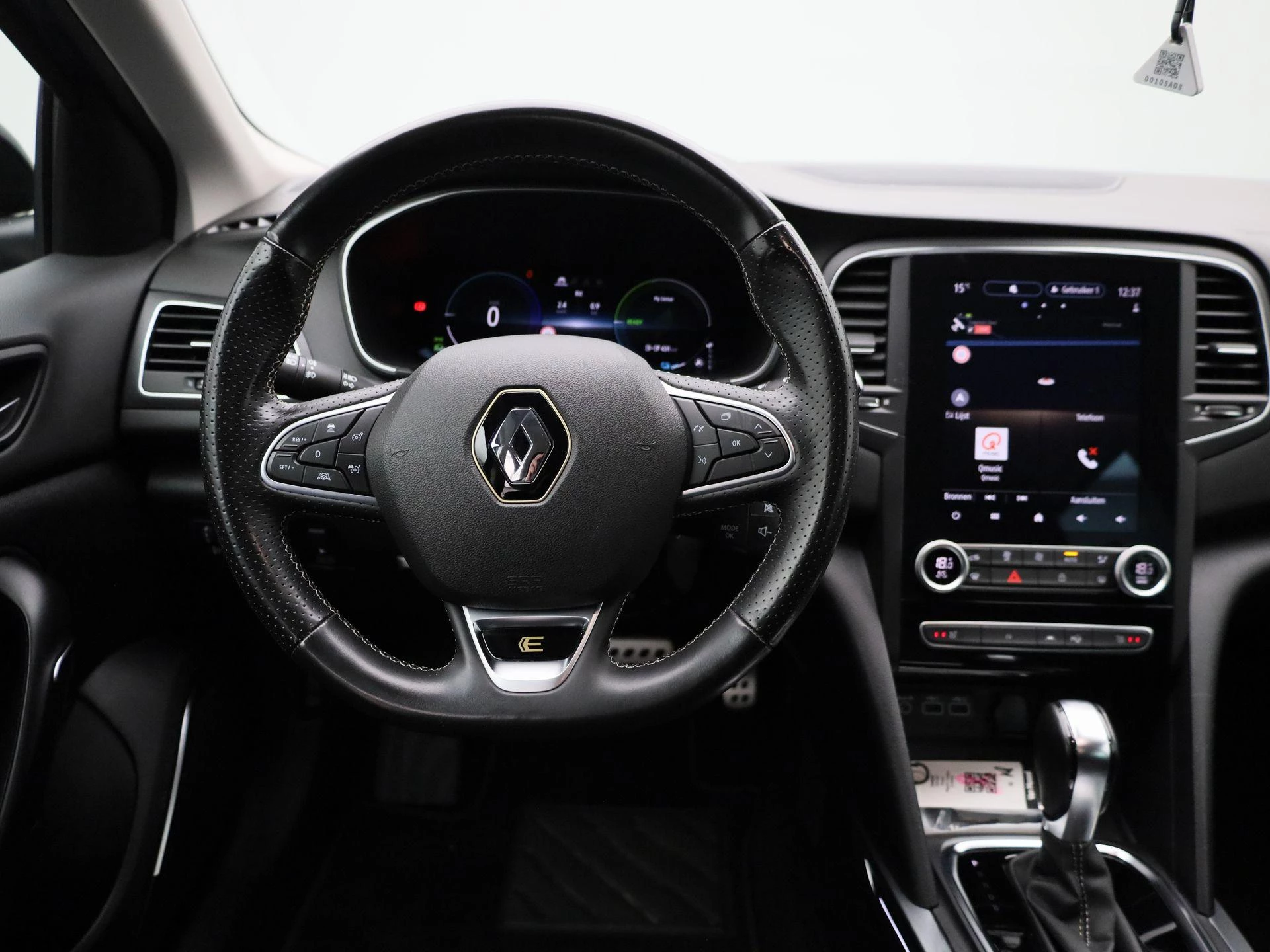 Renault-Megane E-Tech-image-2