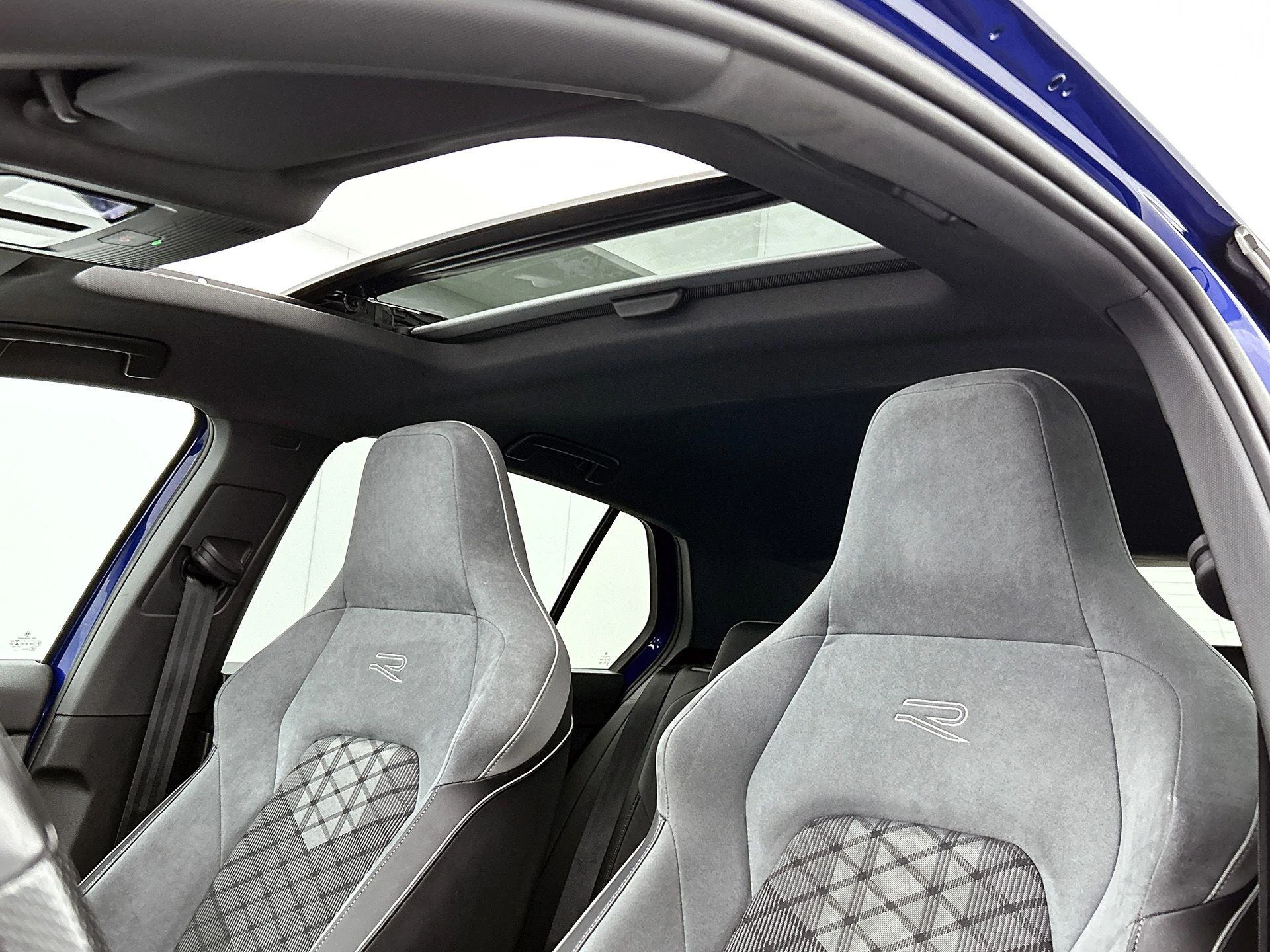 Volkswagen-Golf-image-31