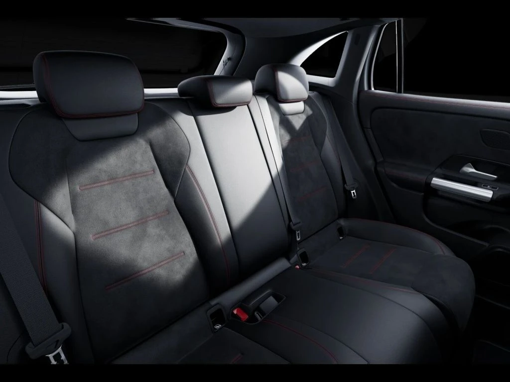 Mercedes-Benz-GLA 220-image-11