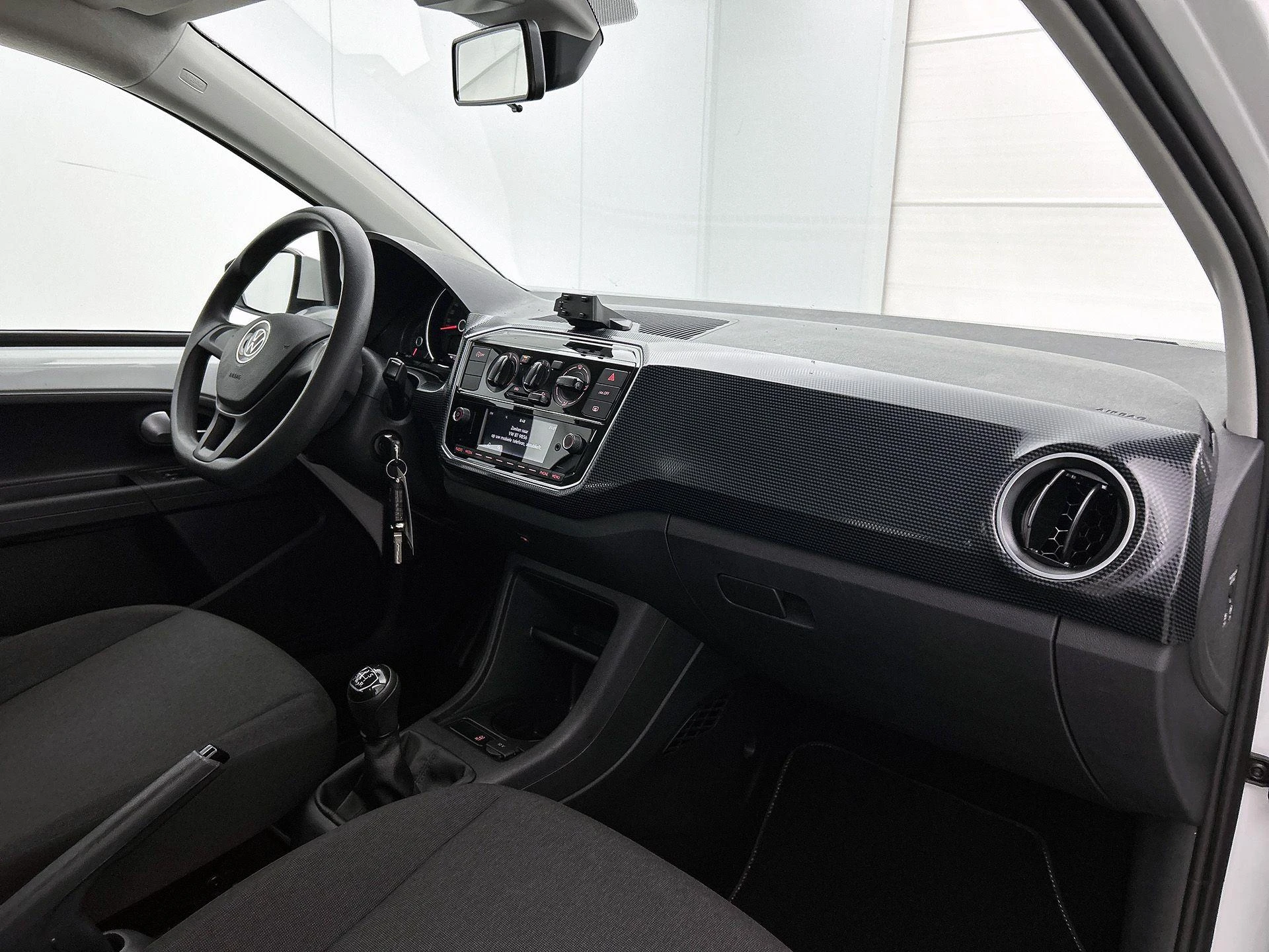 Volkswagen-up!-image-6