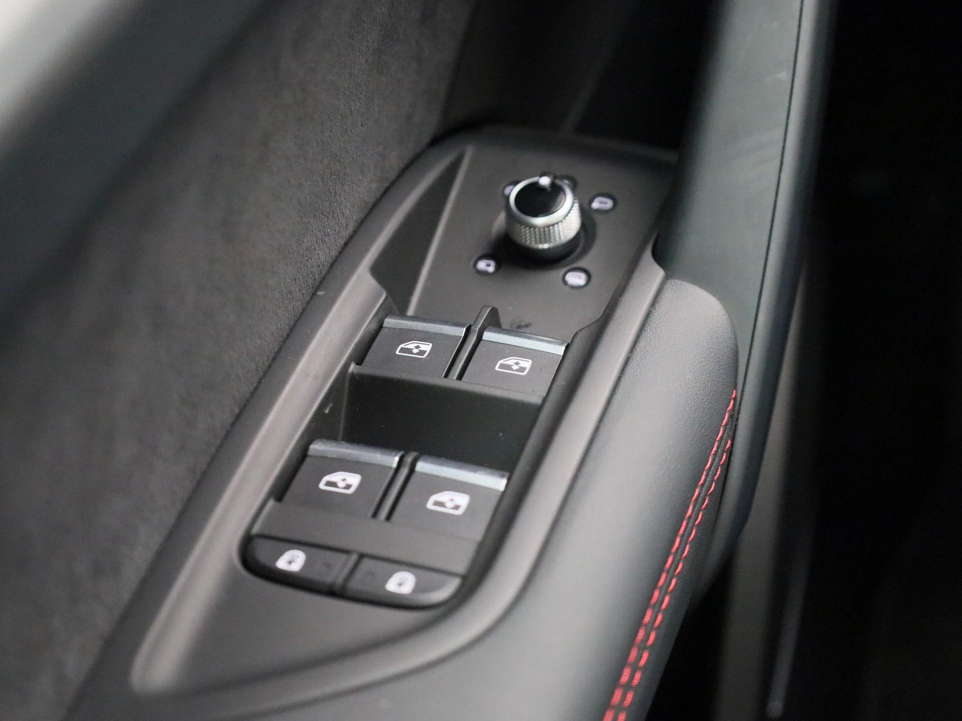 Audi Q5 50 TFSI e S edition Competition 299 PK