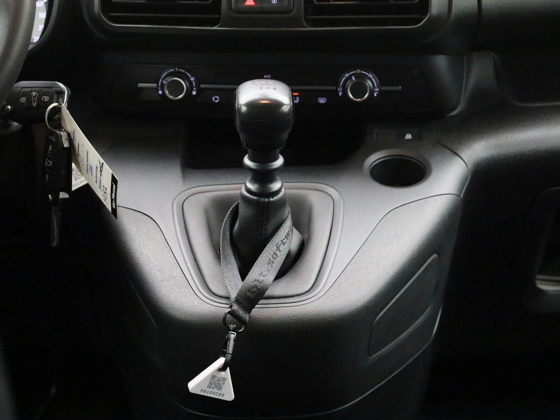 Opel-Combo Life-image-9